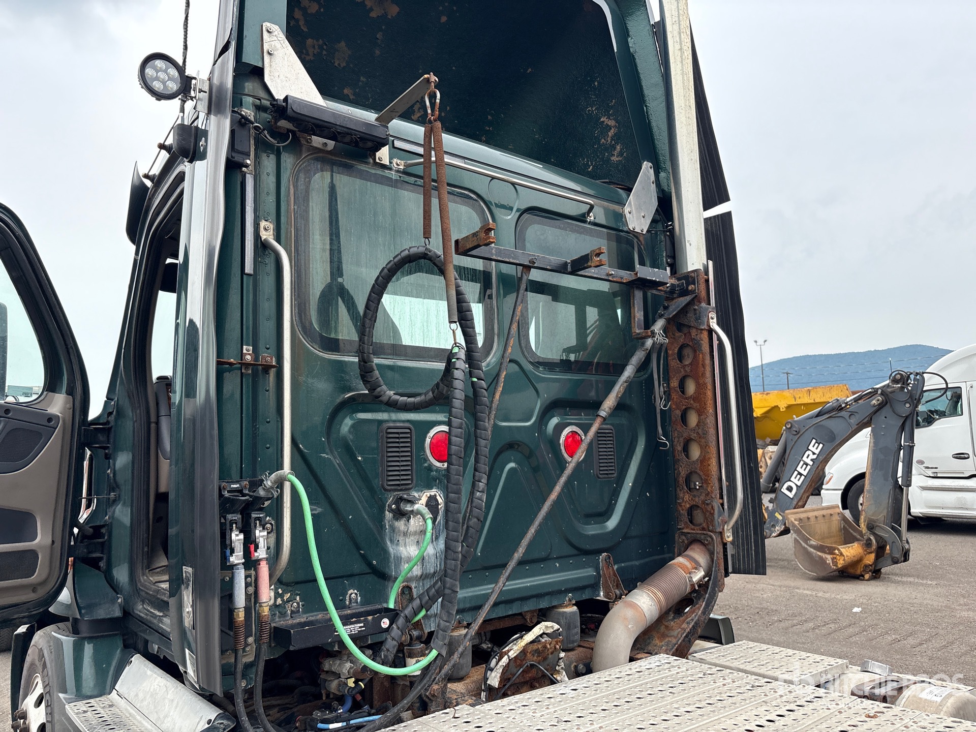 2011 Freightliner CASCADIA 125
