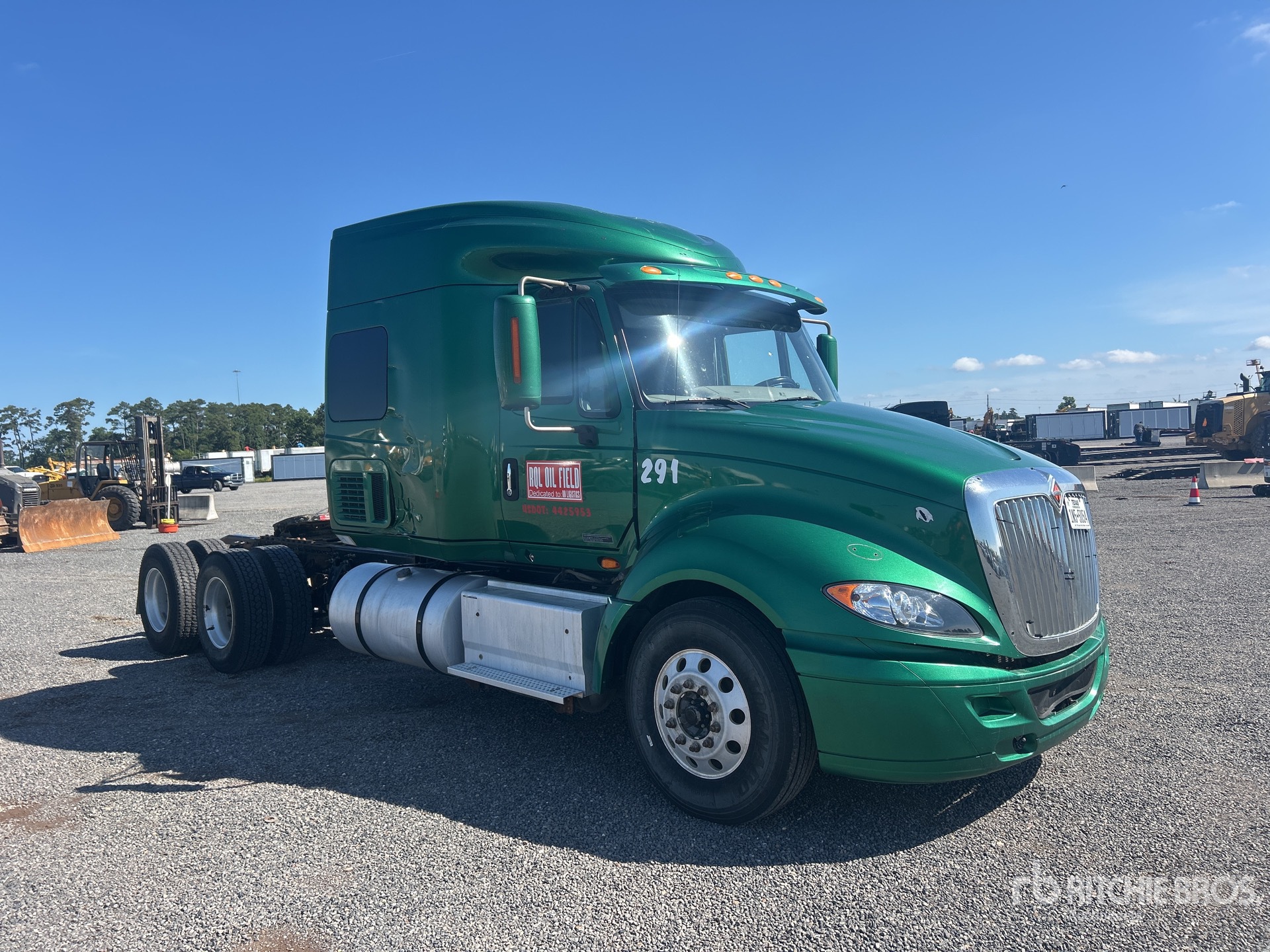 General Appearance with Picture, Right Front Corner