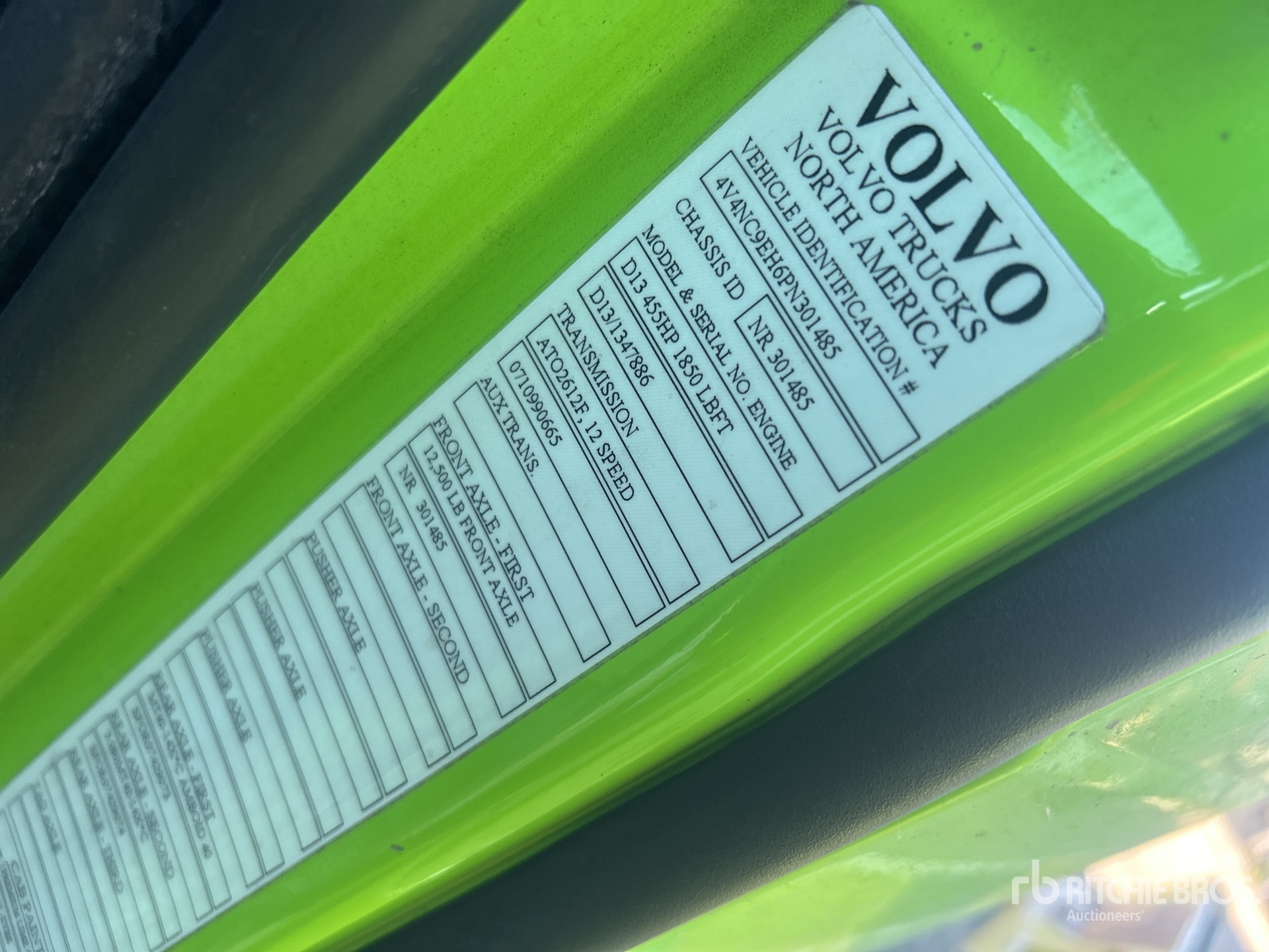 Photo of a 2023 Volvo VNL760
