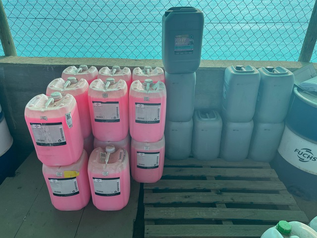 Quantity of (15) 25L Fuchs Renoclean Wash And Wax 8x 25L SA Polichem Fleet Wash