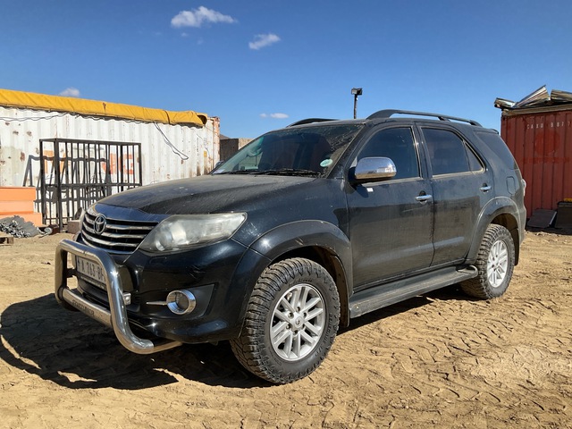 2015 Toyota Fortuner 4.0 V6 4WD SUV