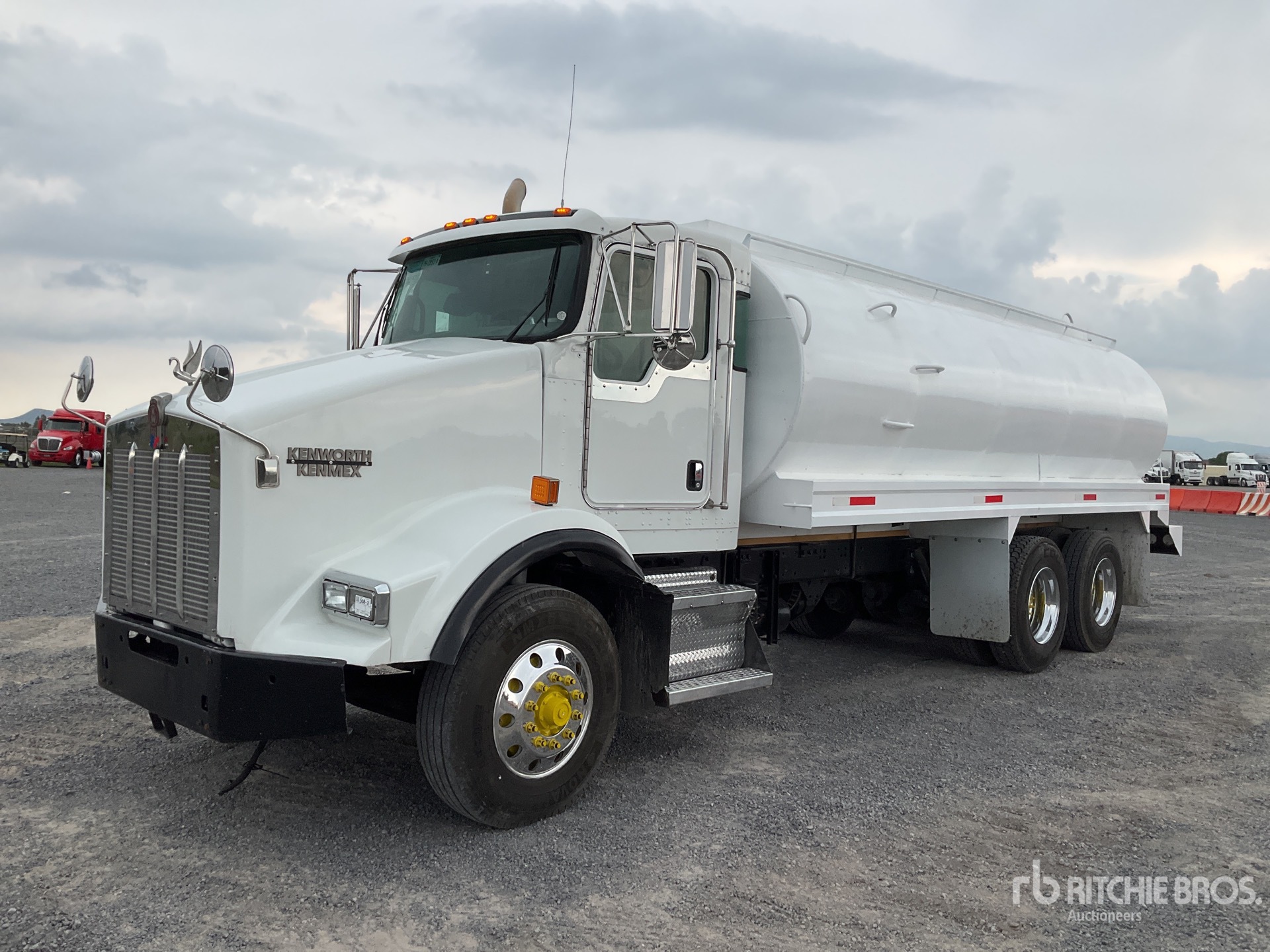 Photo of a 2008 Kenworth T800B