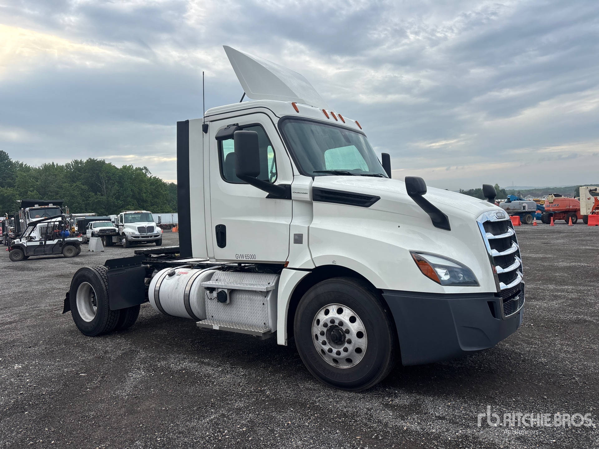 General Appearance with Picture, Right Front Corner