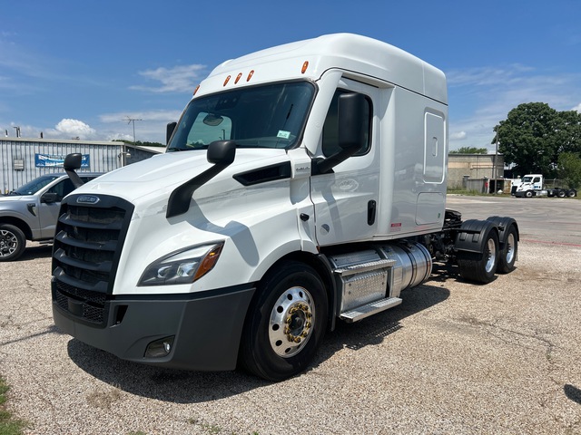 2023 Freightliner Cascadia 116 6x4 T/A Sleeper Truck Tractor