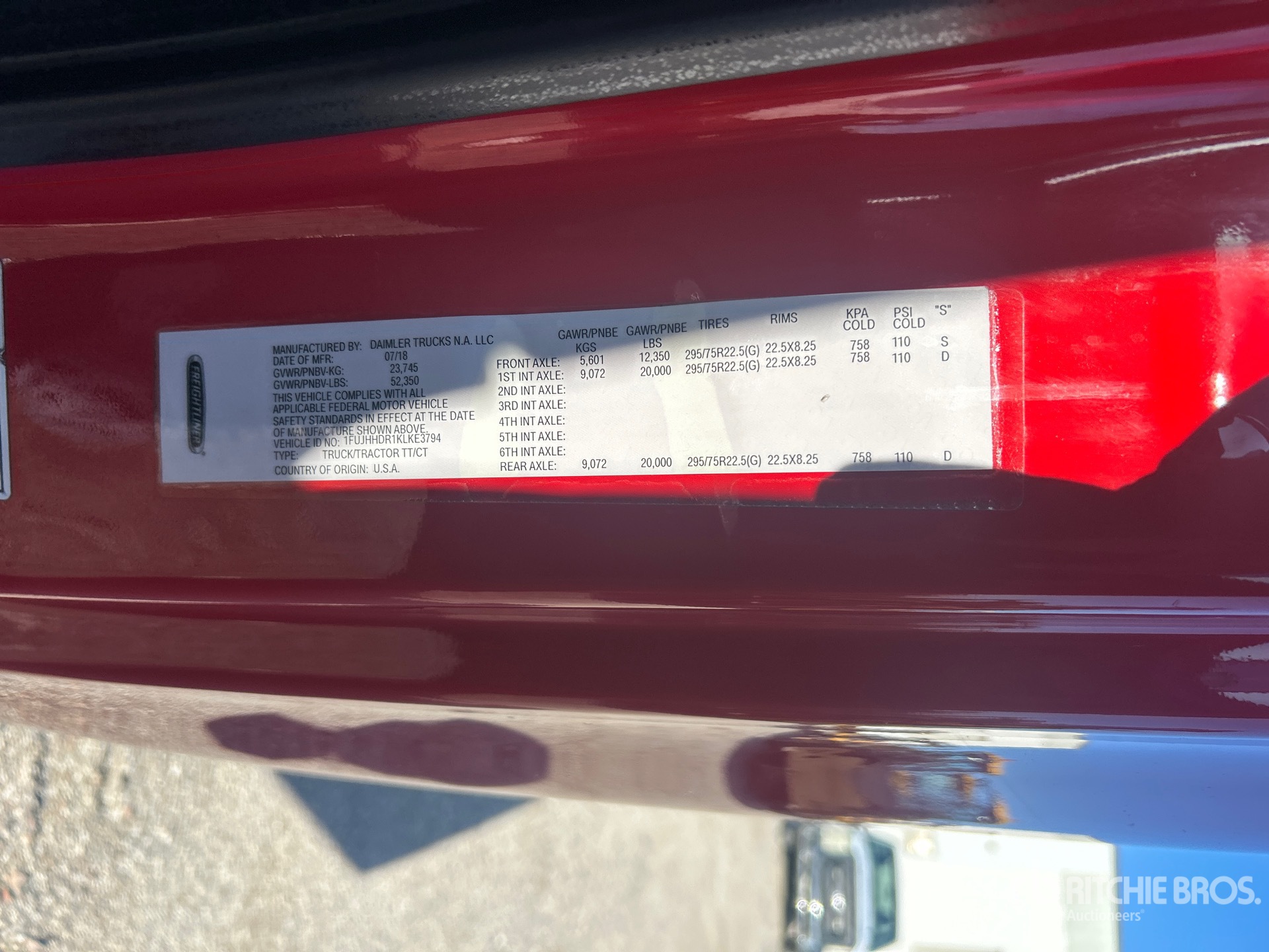 2019 Freightliner CASCADIA 126