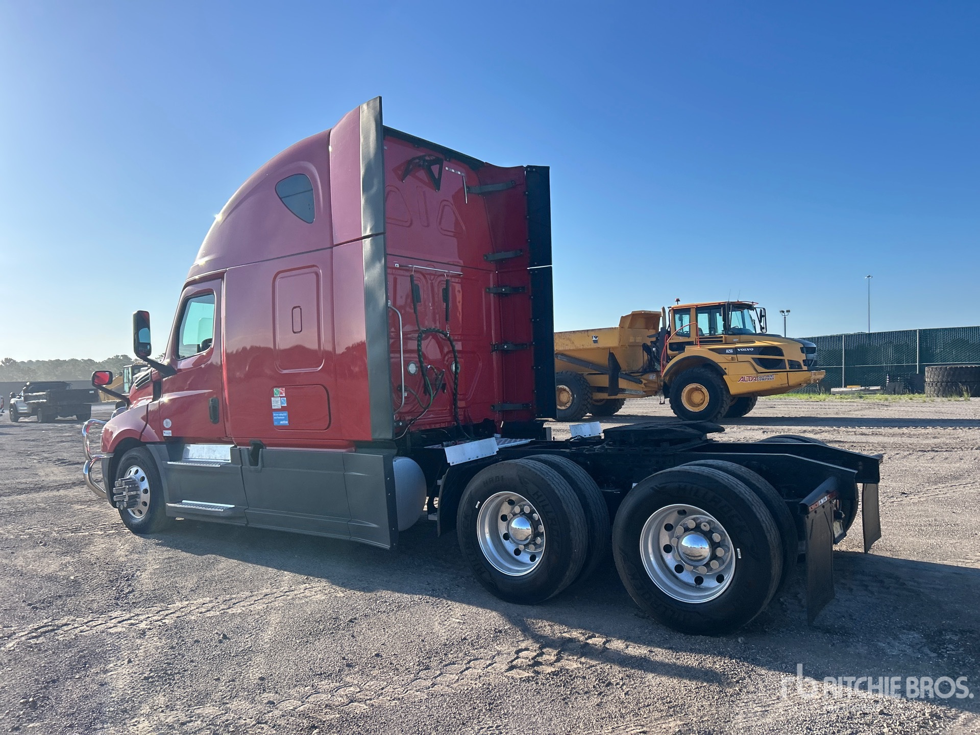 2019 Freightliner CASCADIA 126