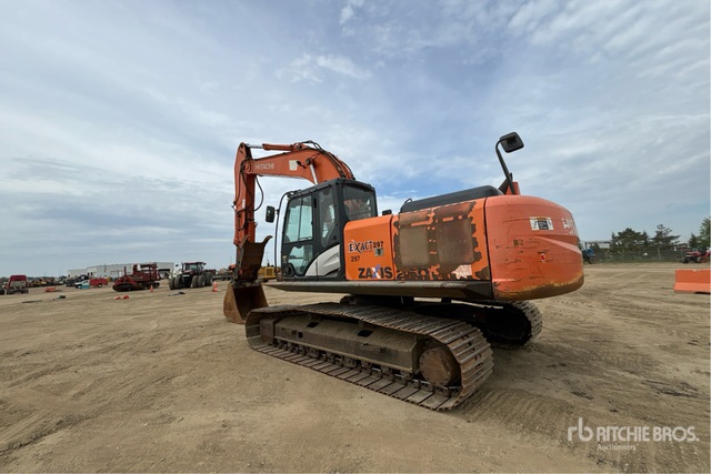2014 Hitachi ZX250LC-5N Tracked Excavator | Ritchie Bros. Auctioneers