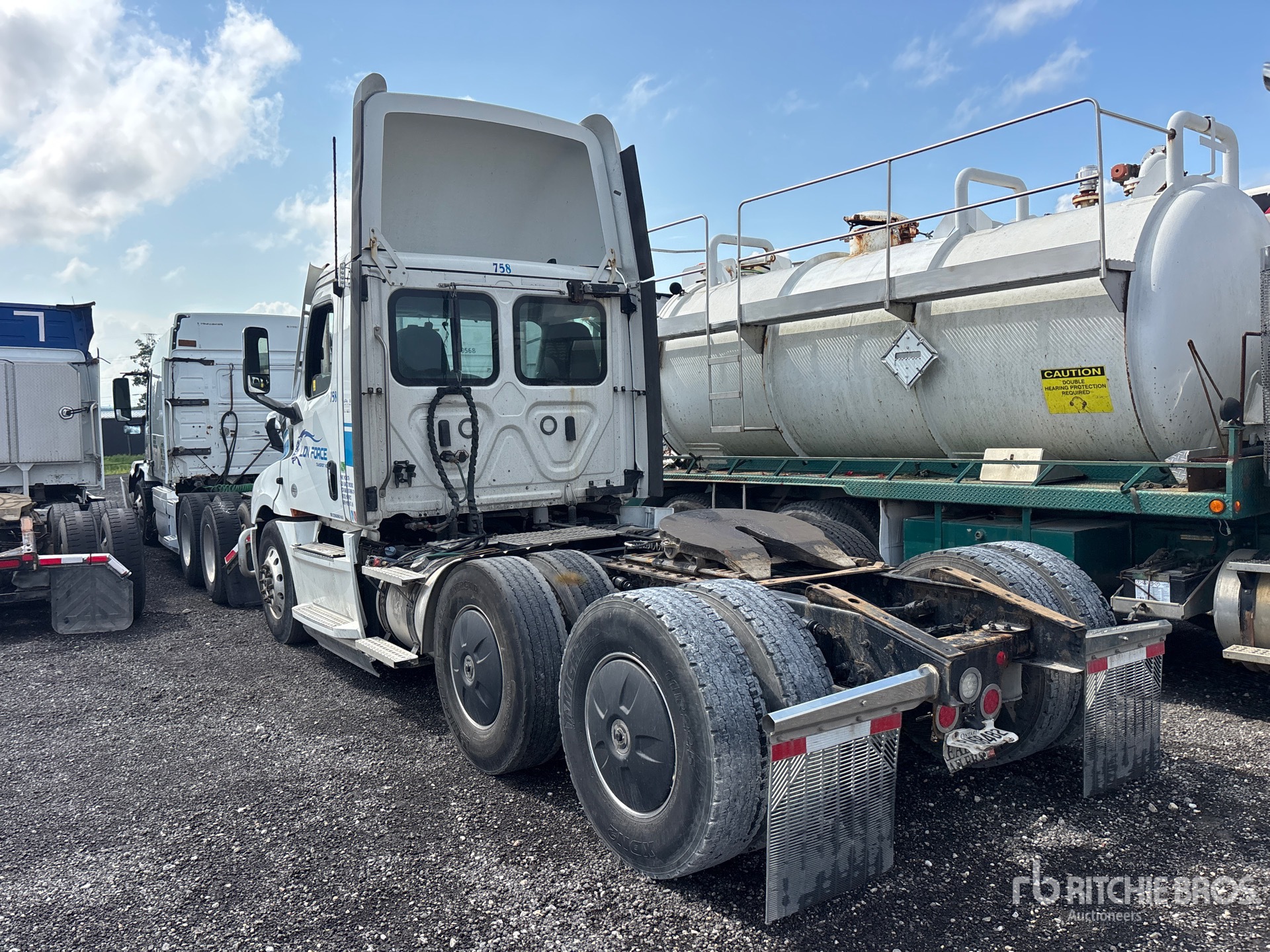 2022 Freightliner CASCADIA 126