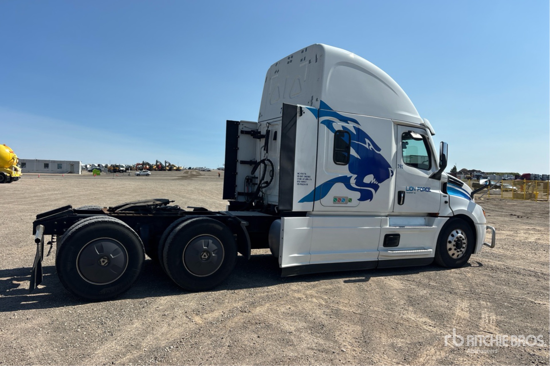 2023 Freightliner CASCADIA 126
