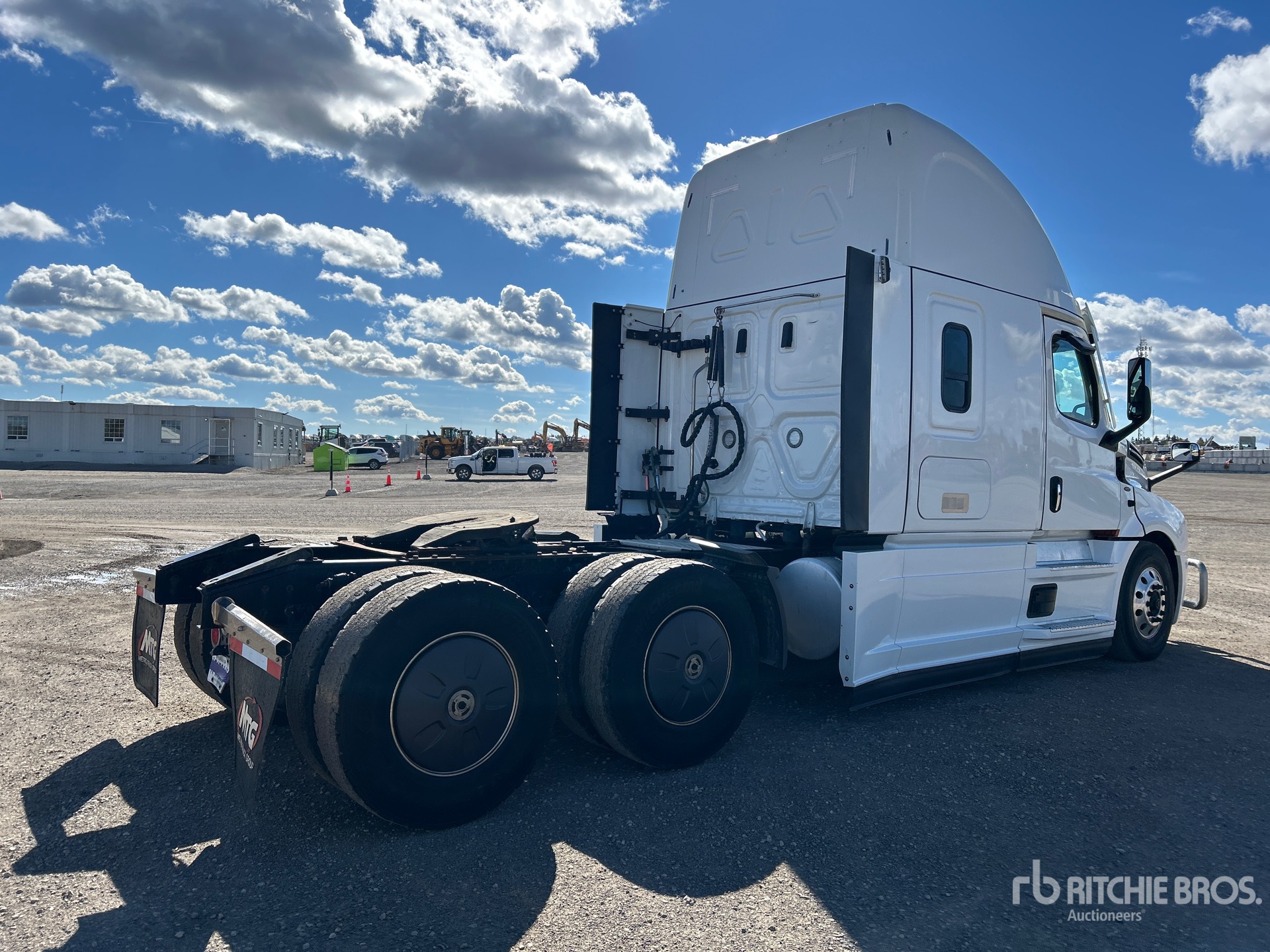 2023 Freightliner CASCADIA 126