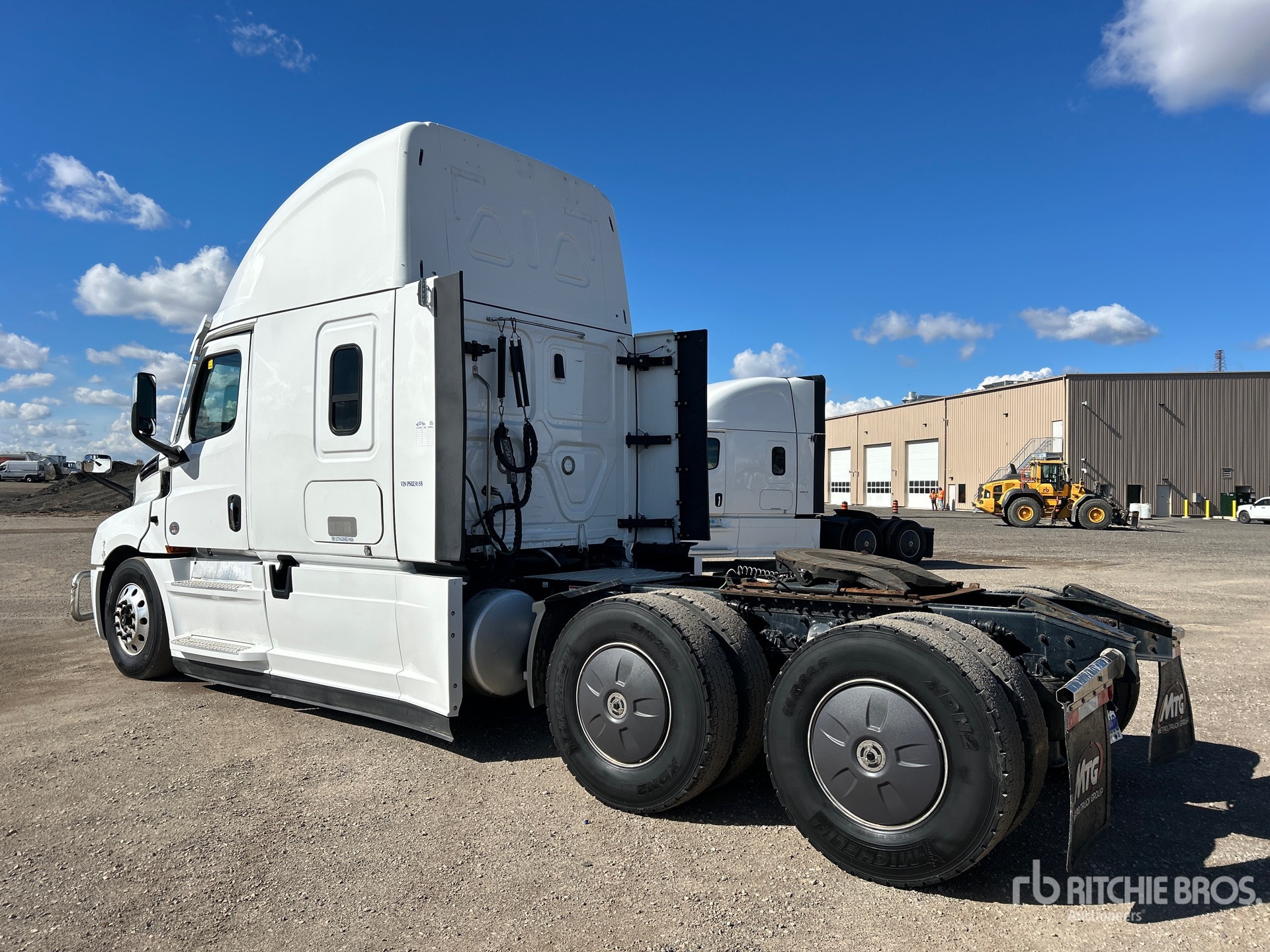 2023 Freightliner CASCADIA 126