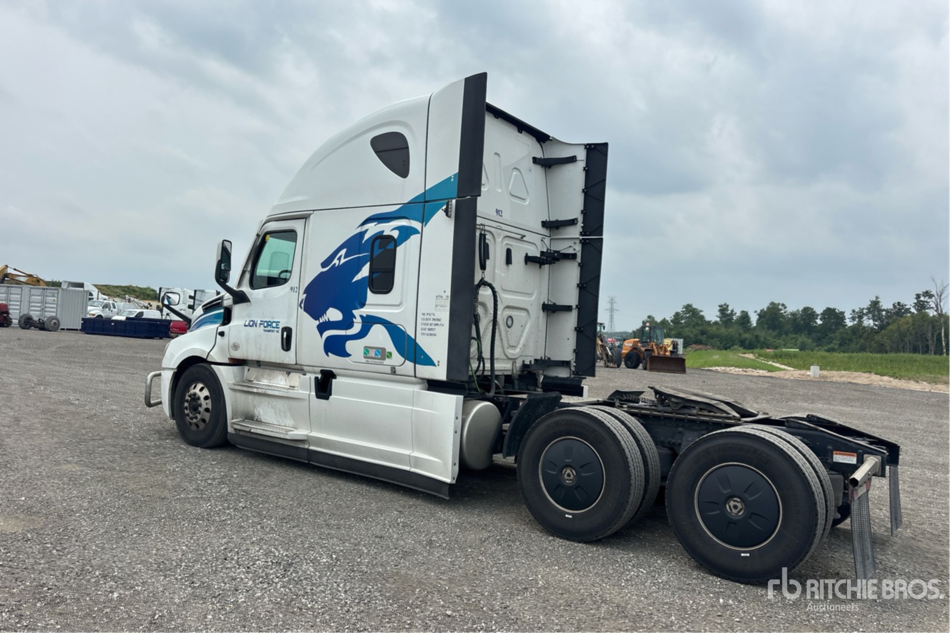 2024 Freightliner CASCADIA 126