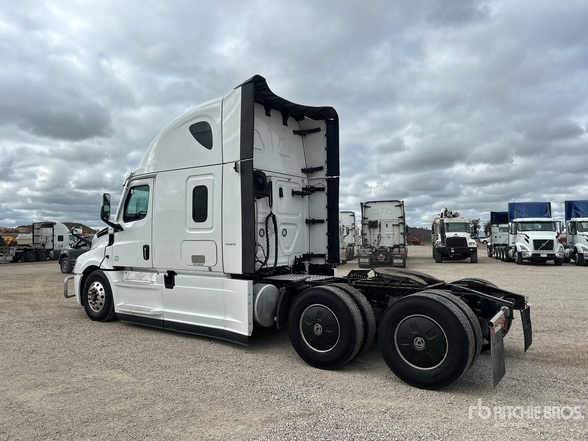 2023 Freightliner CASCADIA 126