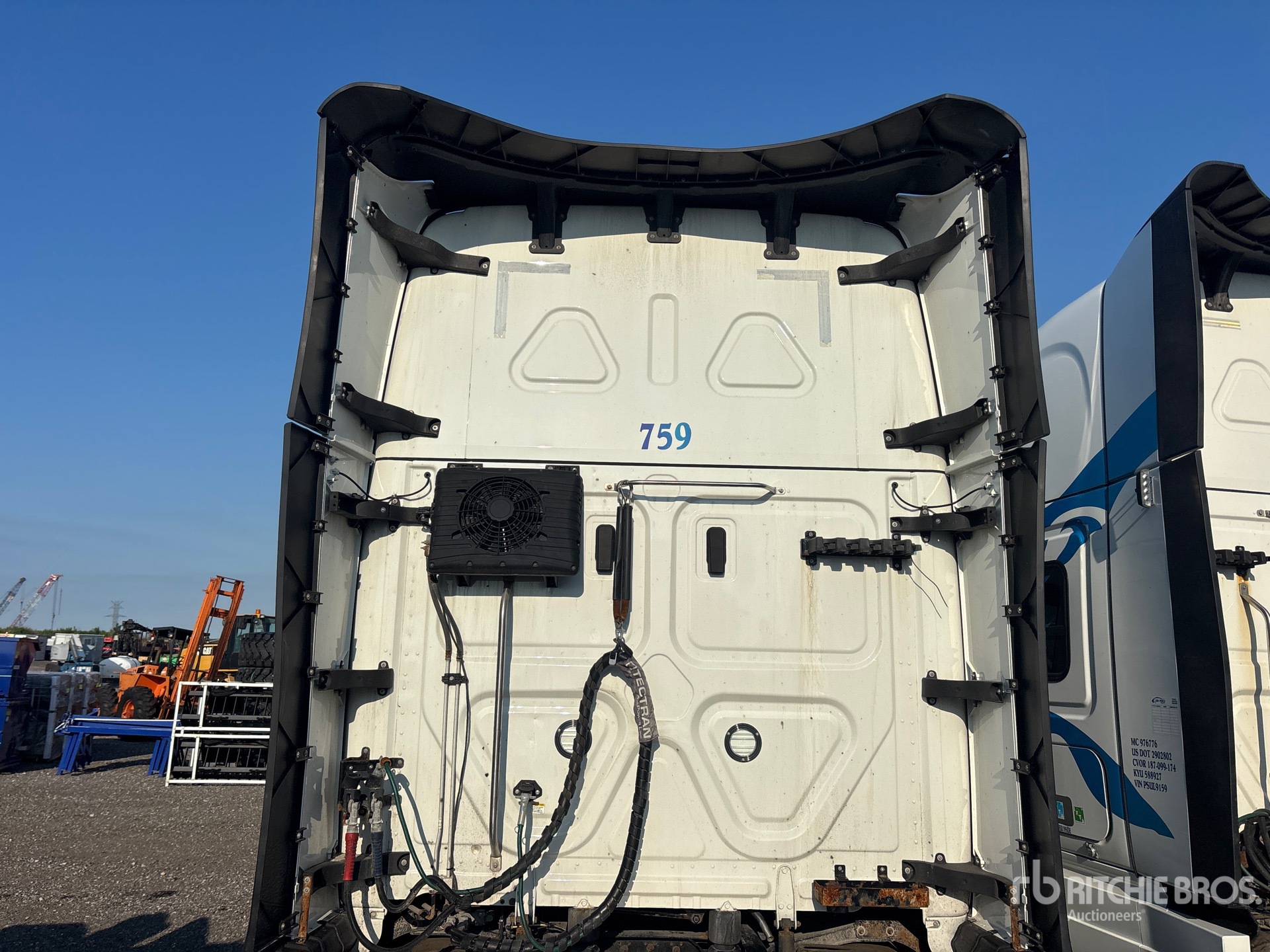 2023 Freightliner CASCADIA 126