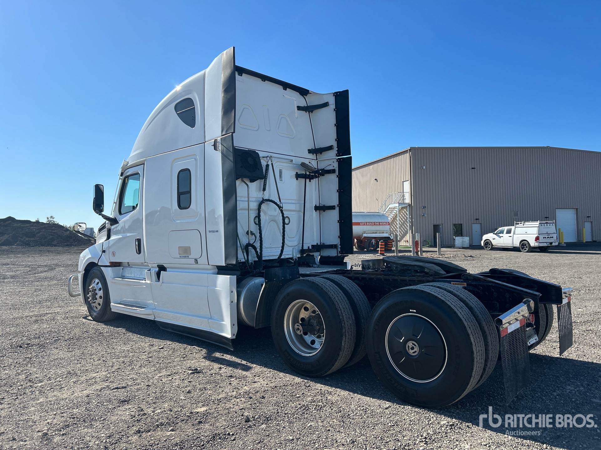 2023 Freightliner CASCADIA 126