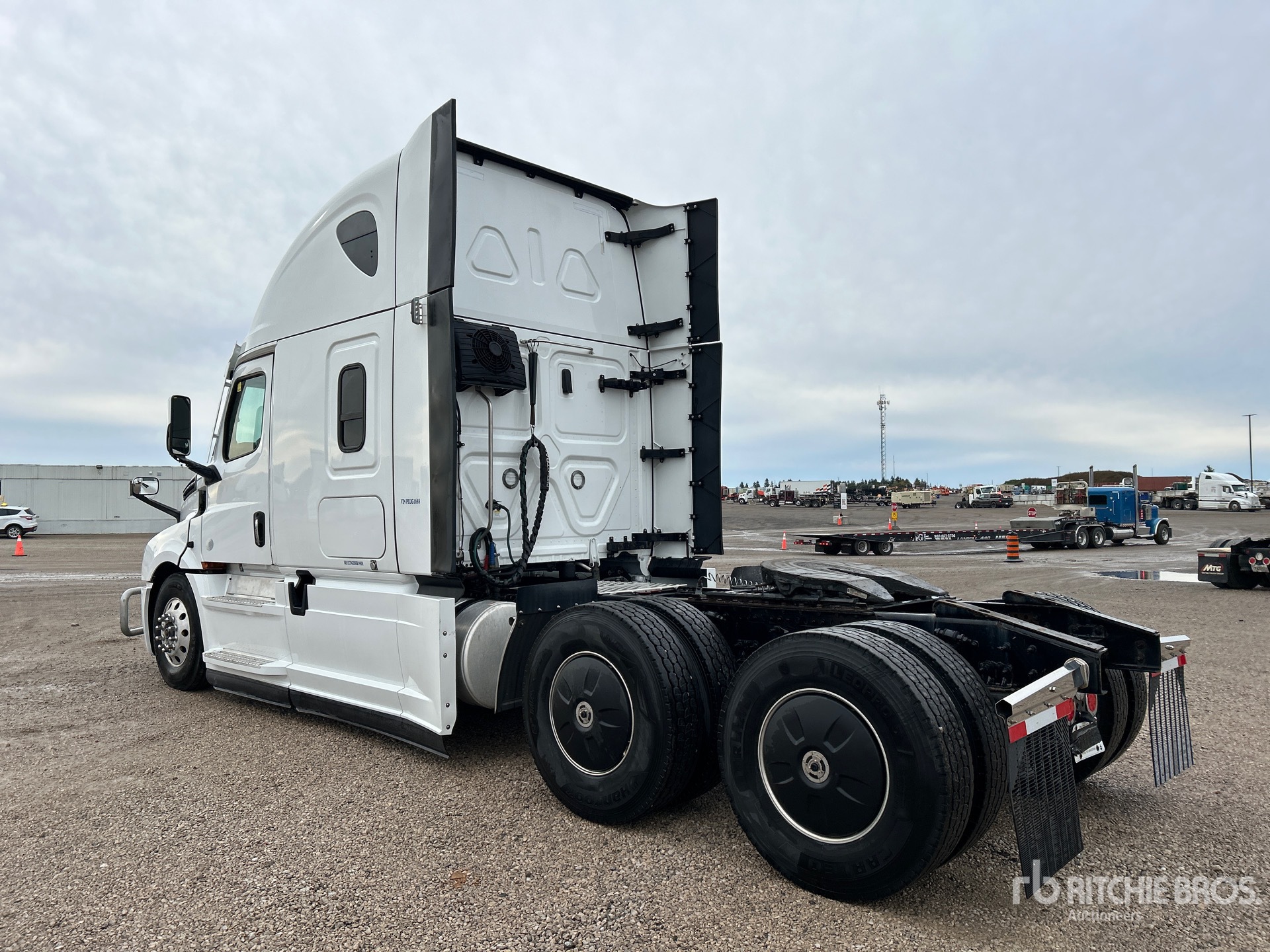 2023 Freightliner CASCADIA 126