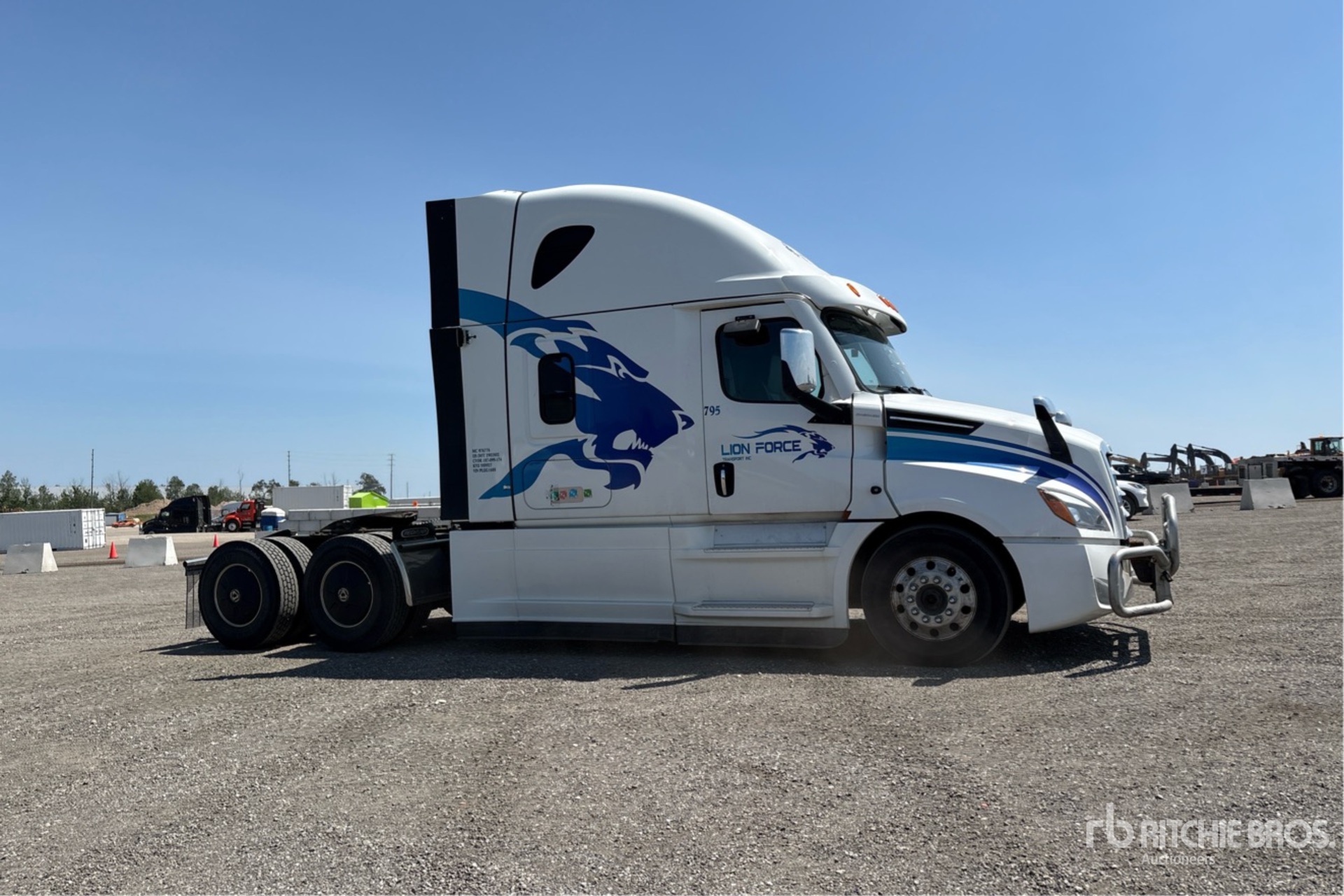 2023 Freightliner CASCADIA 126