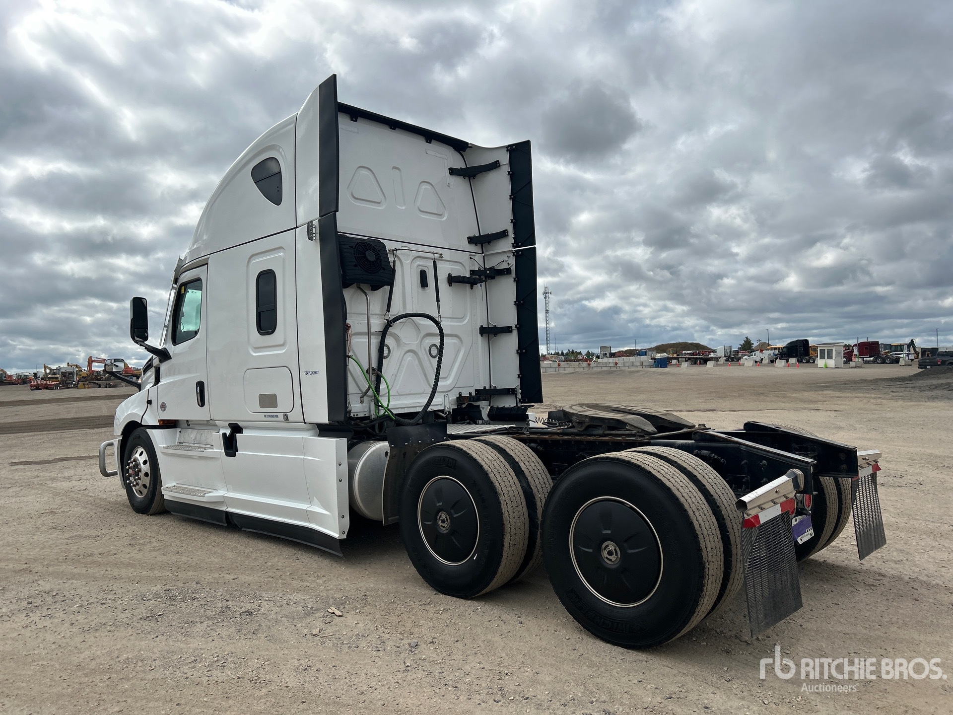 2023 Freightliner CASCADIA 126