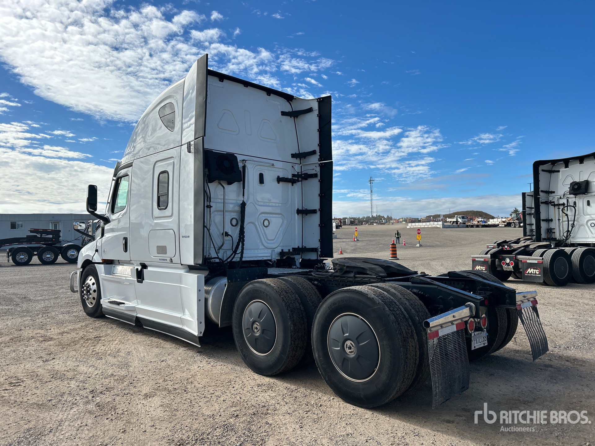2023 Freightliner CASCADIA 126