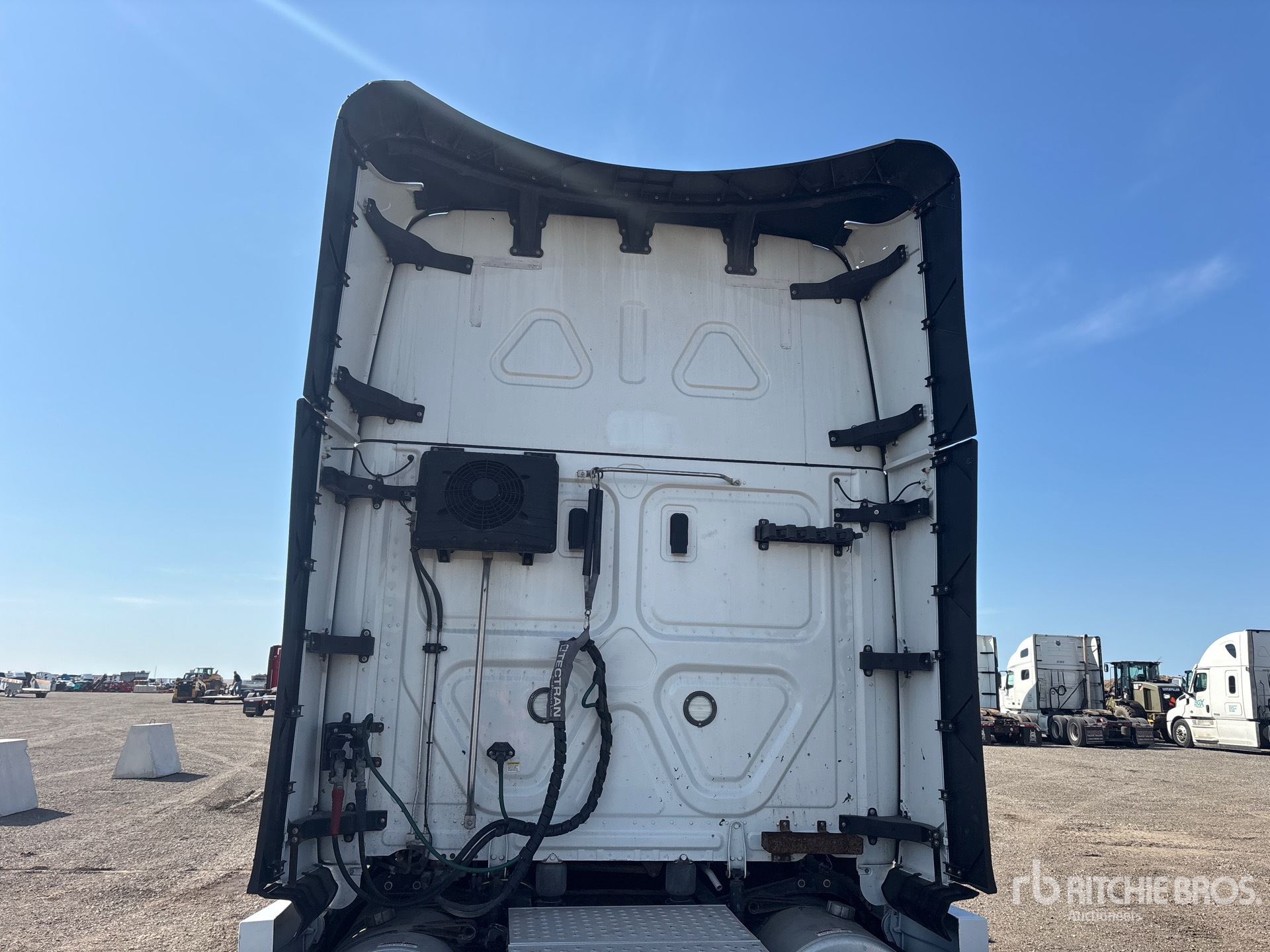 2022 Freightliner CASCADIA 126