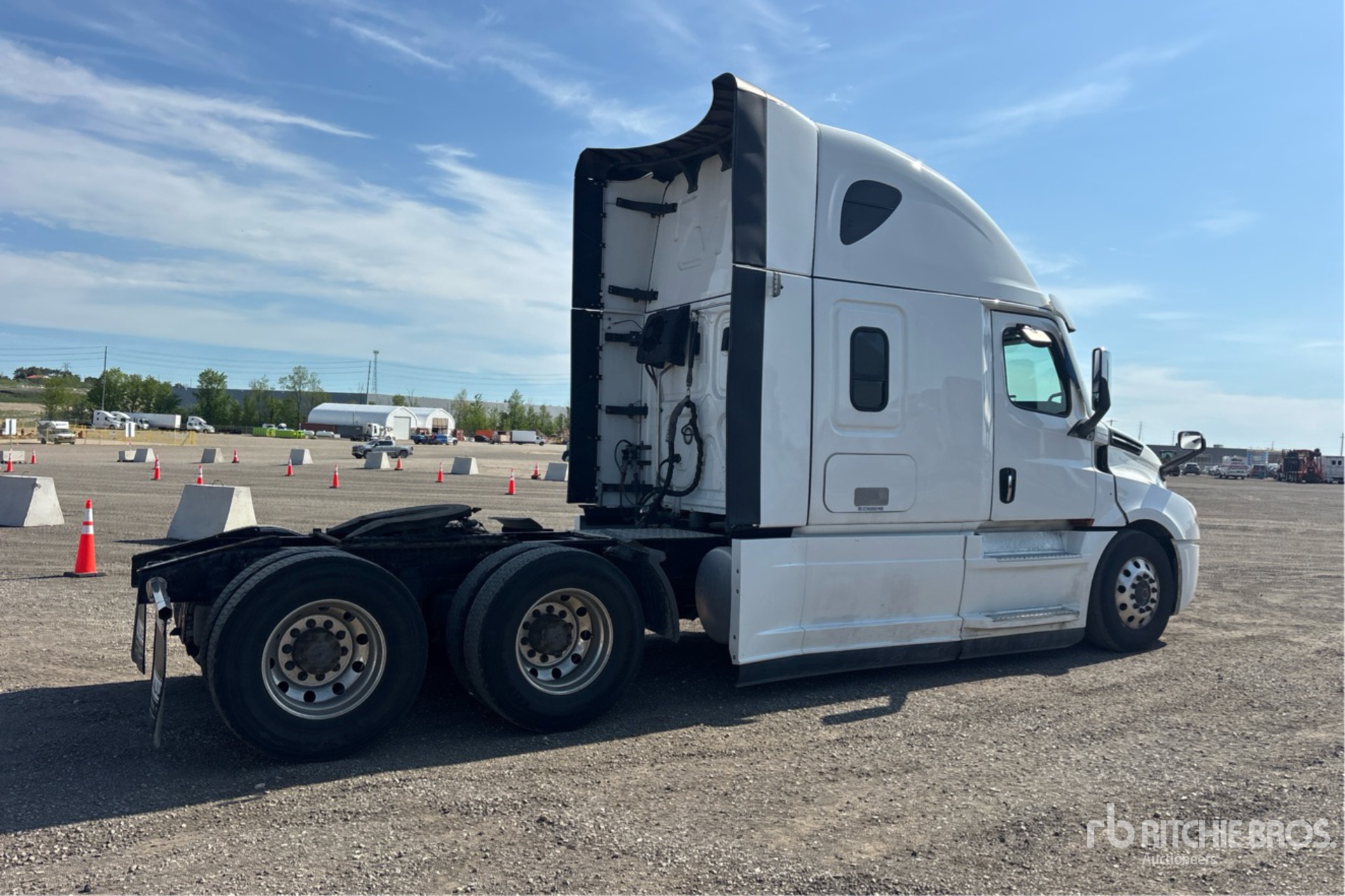 2022 Freightliner CASCADIA 126