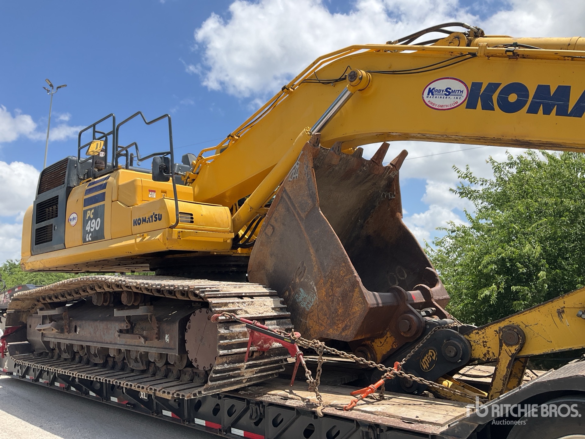 Photo of a 2017 Komatsu PC490LC-11