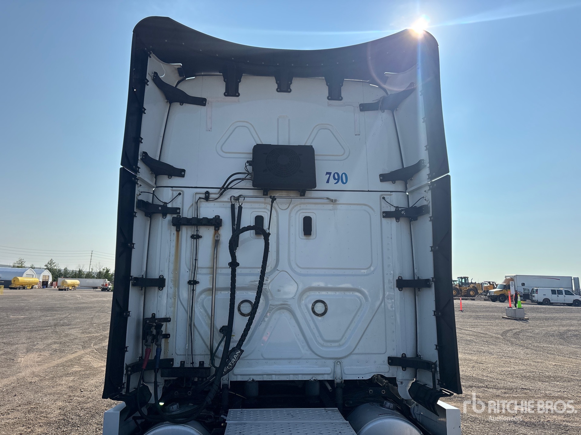 2023 Freightliner CASCADIA 126