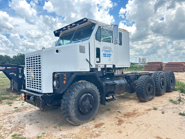 Oshkosh M1070 8x4 Cab and Chassis