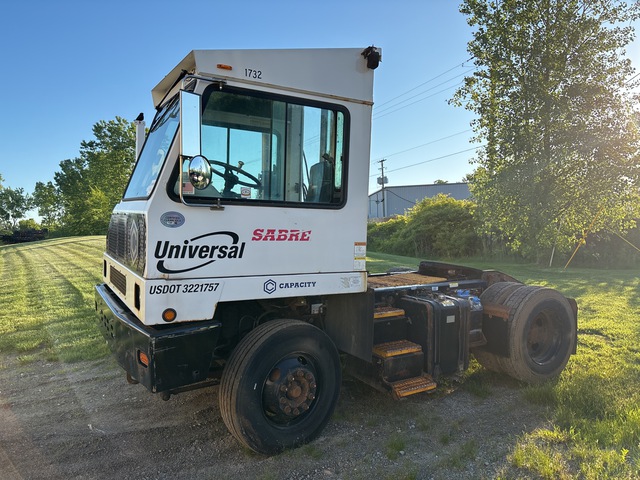 2017 Capacity Sabre 4x2 Spotter Truck