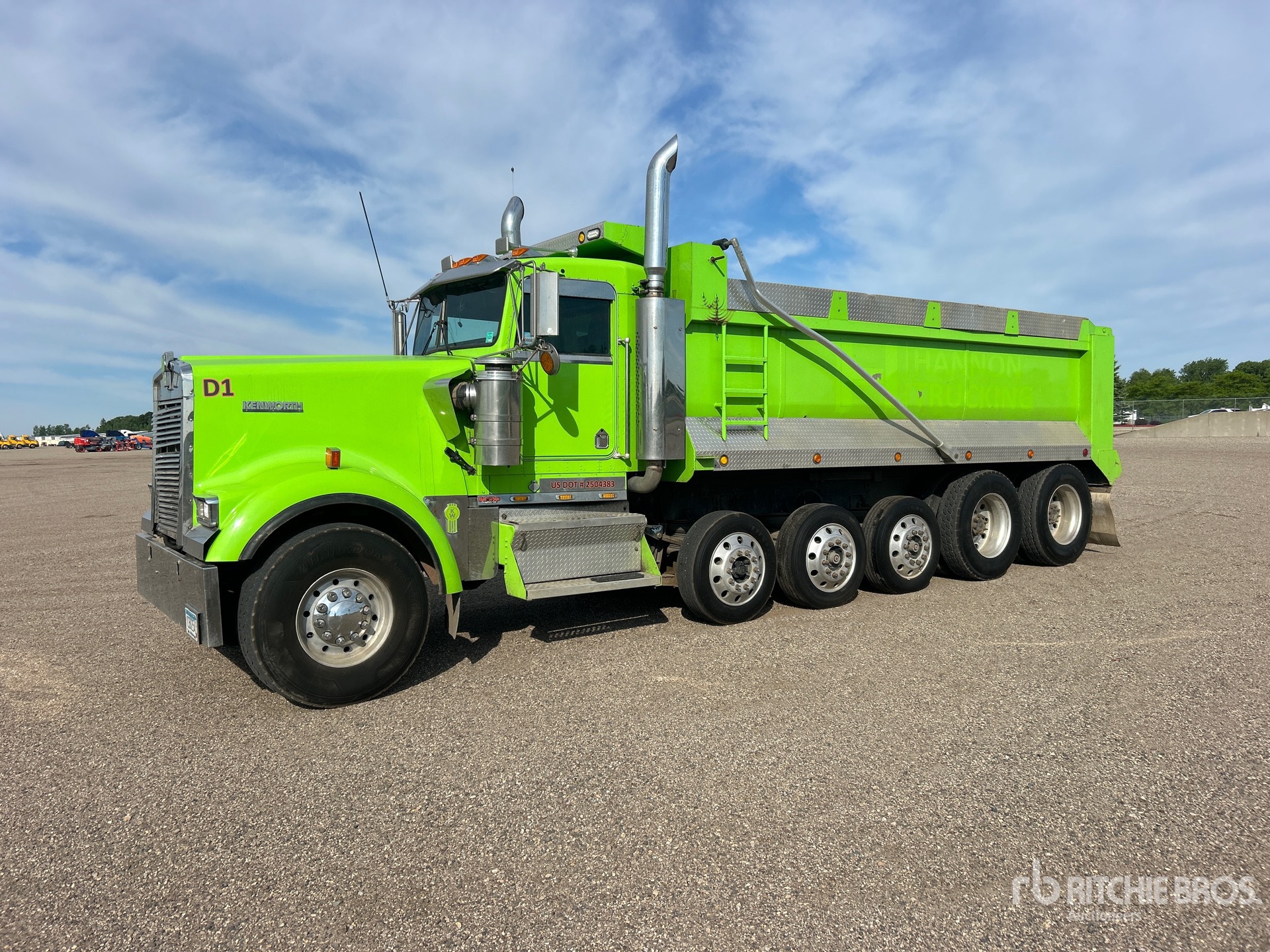 Photo of a 1996 Kenworth W900