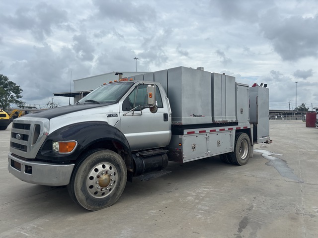 2006 Ford F-750 XL 4x2 Lube Truck