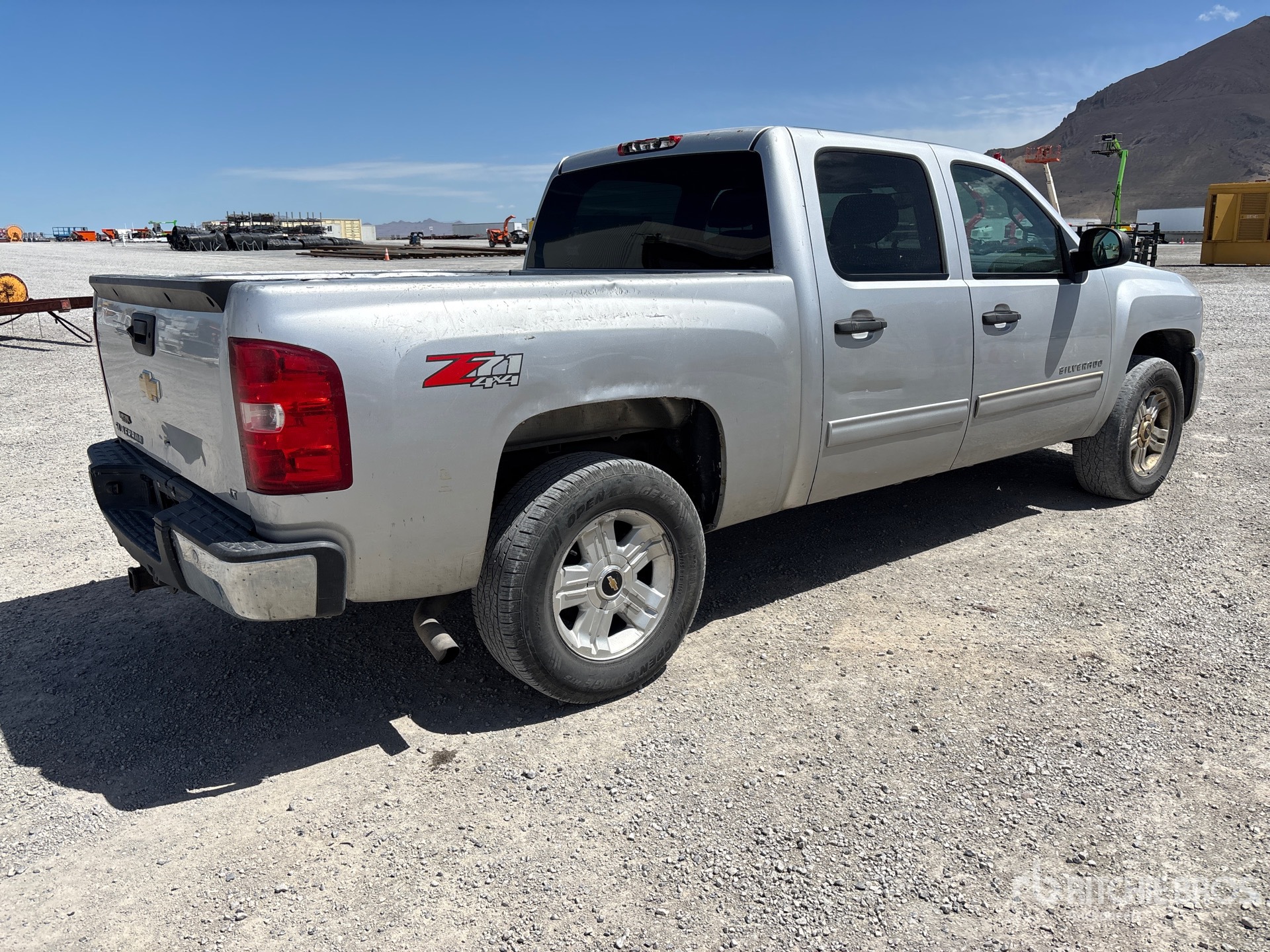 General Appearance with Picture, Right Rear Corner