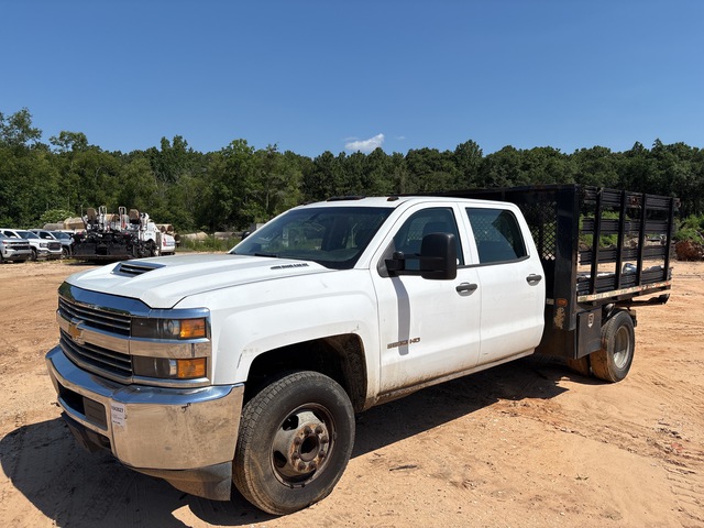 2017 Chevrolet Silverado 3500HD 4x2 Crew Cab Flatbed Truck