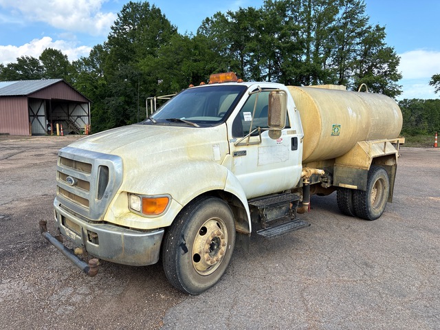 2006 Ford F-650 2000 gal 4x2 Water Truck