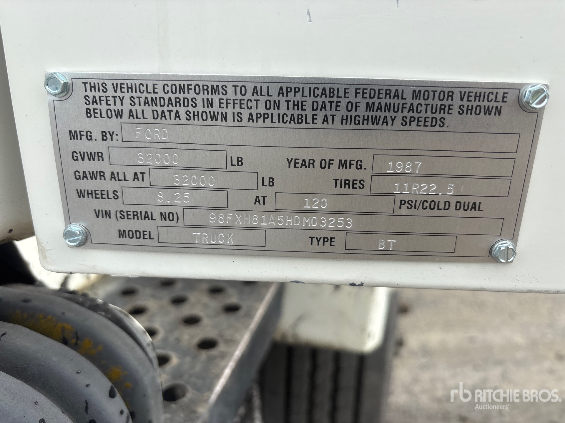 1987 Ford 1988 BEARCAT BC-401 2100 GAL ON 4X2