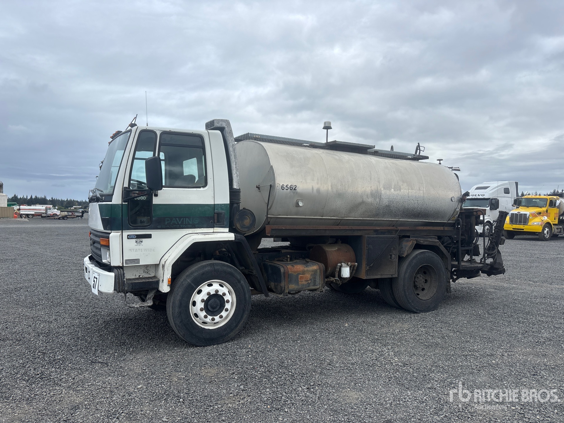 Photo of 1987 Ford Bearcat on 4x2