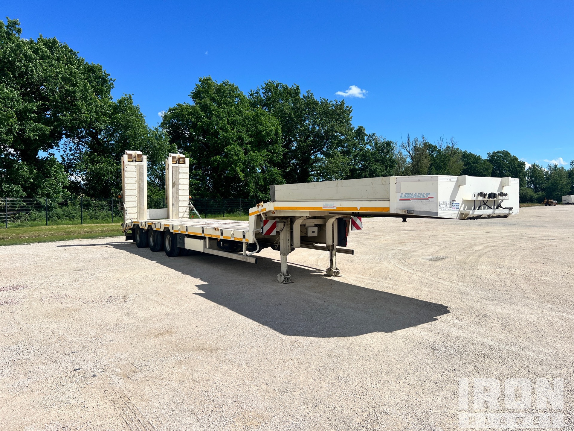 Aspect général with Image, coin avant droit
