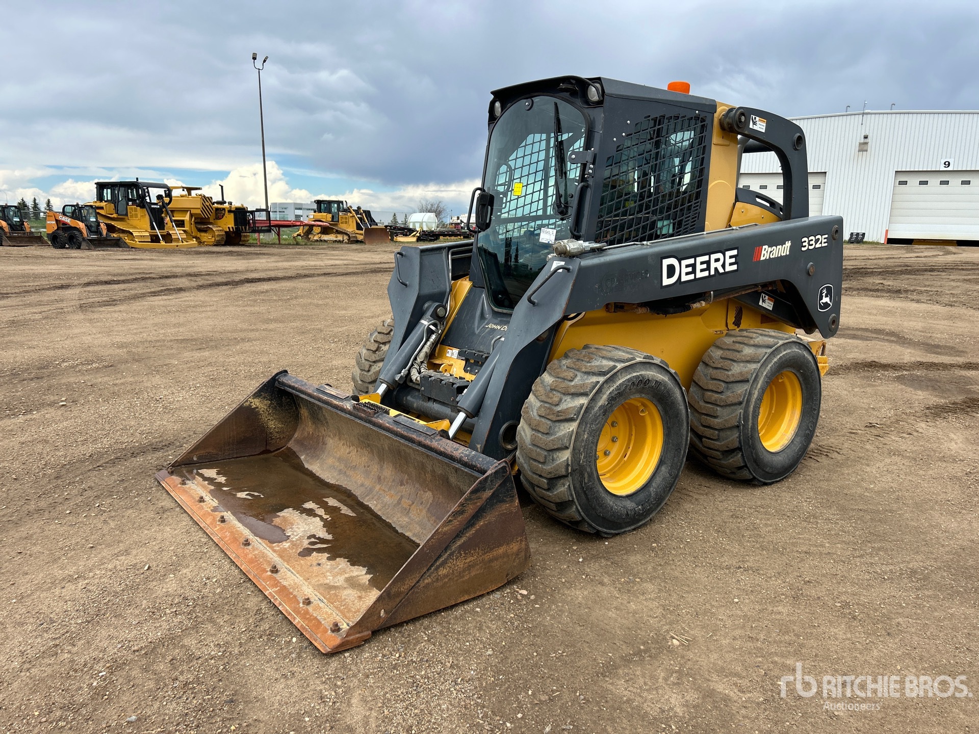 Photo of a 2015 John Deere 332E