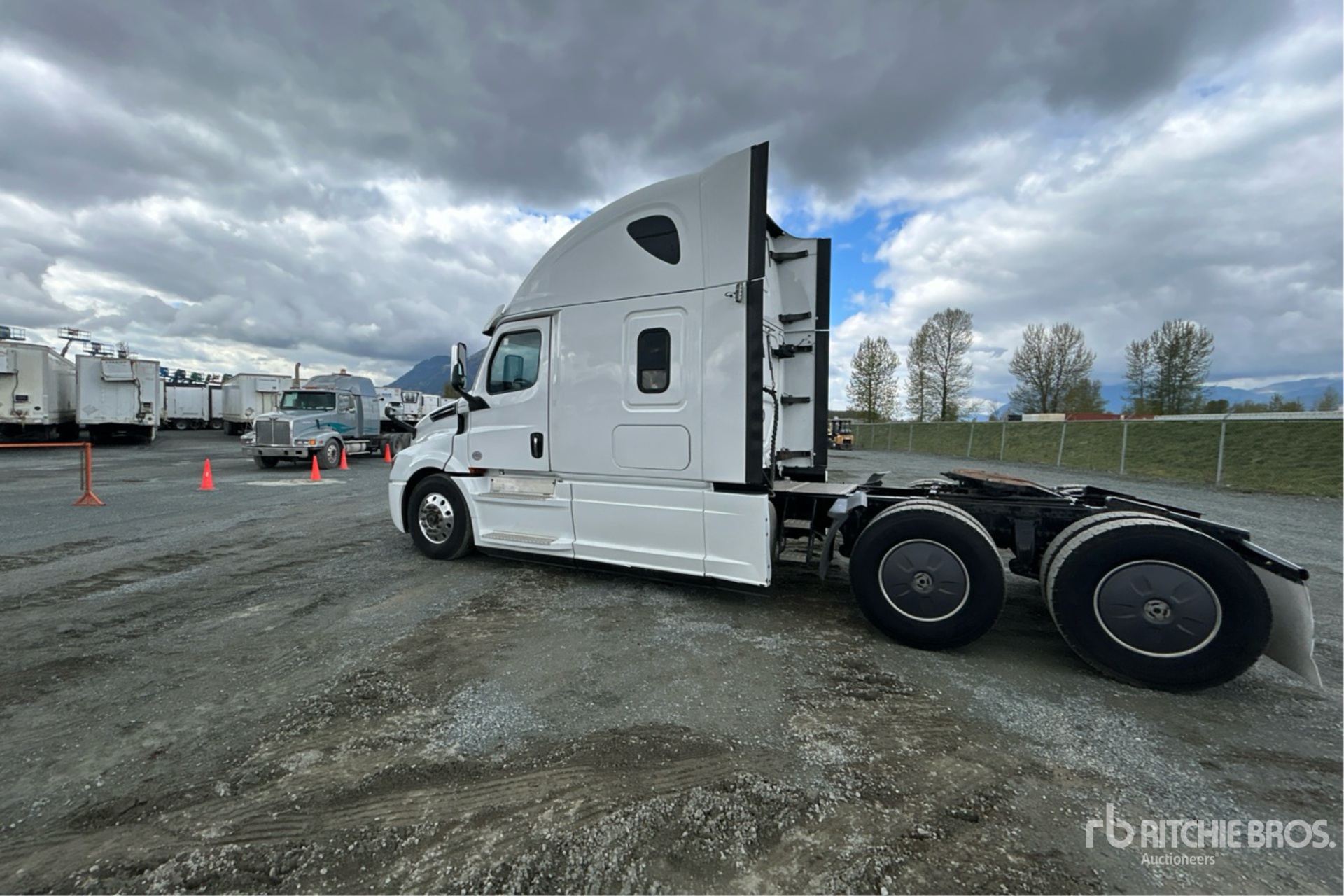 General Appearance with Picture, Left Rear Corner