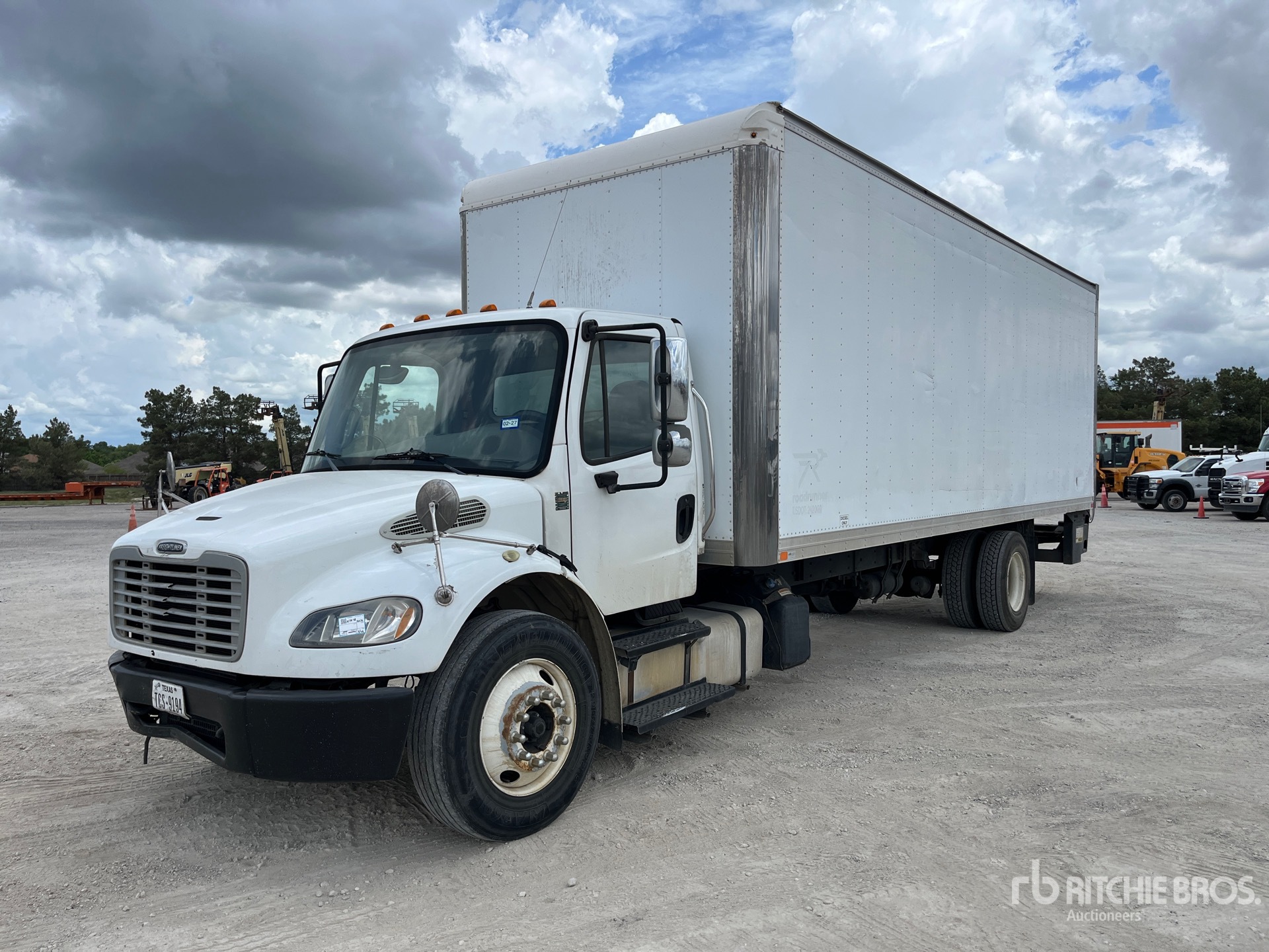 Photo of a 2015 Freightliner M2106