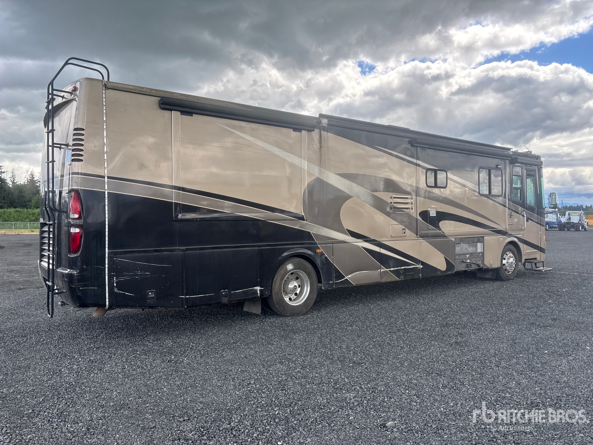 General Appearance with Picture, Right Rear Corner