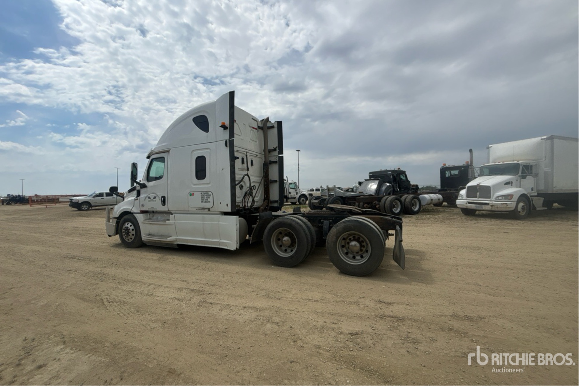 2020 Freightliner CASCADIA 126