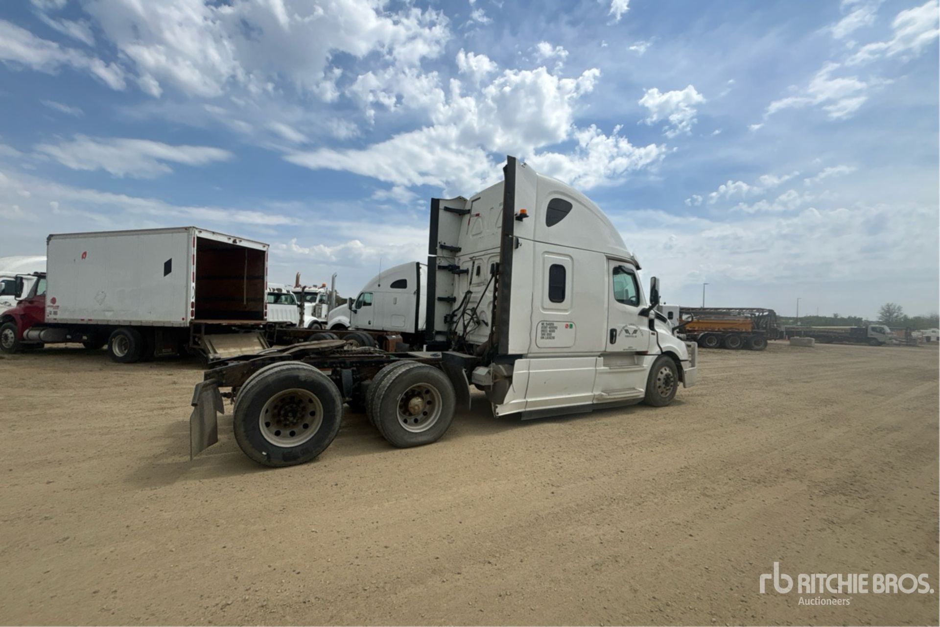 2020 Freightliner CASCADIA 126