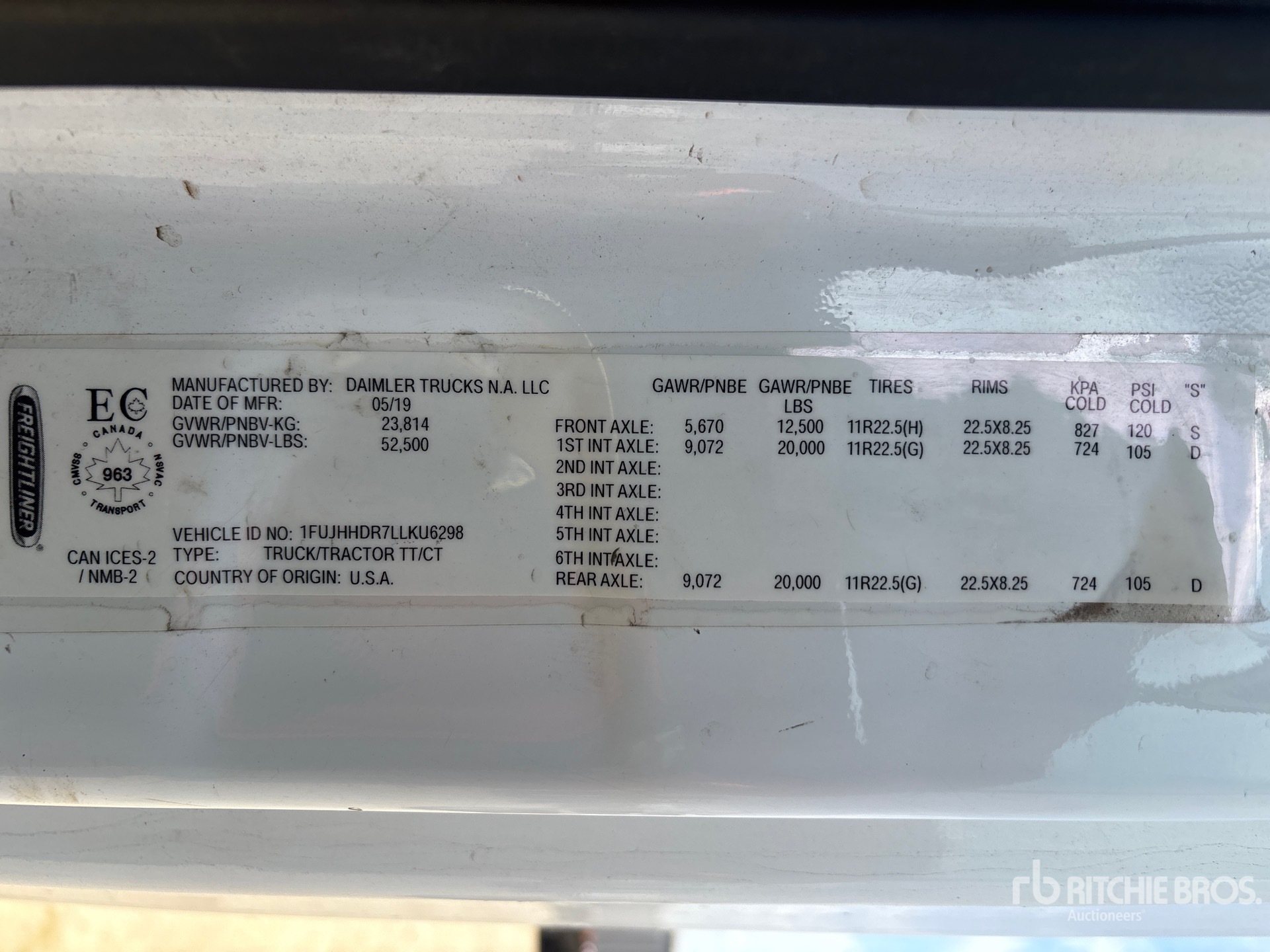 2020 Freightliner CASCADIA 126