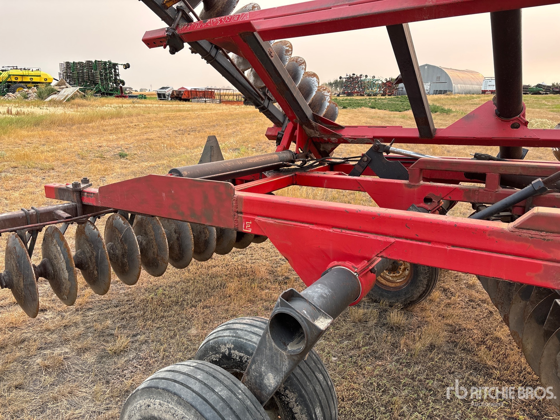 Versatile 28 FT TANDEM