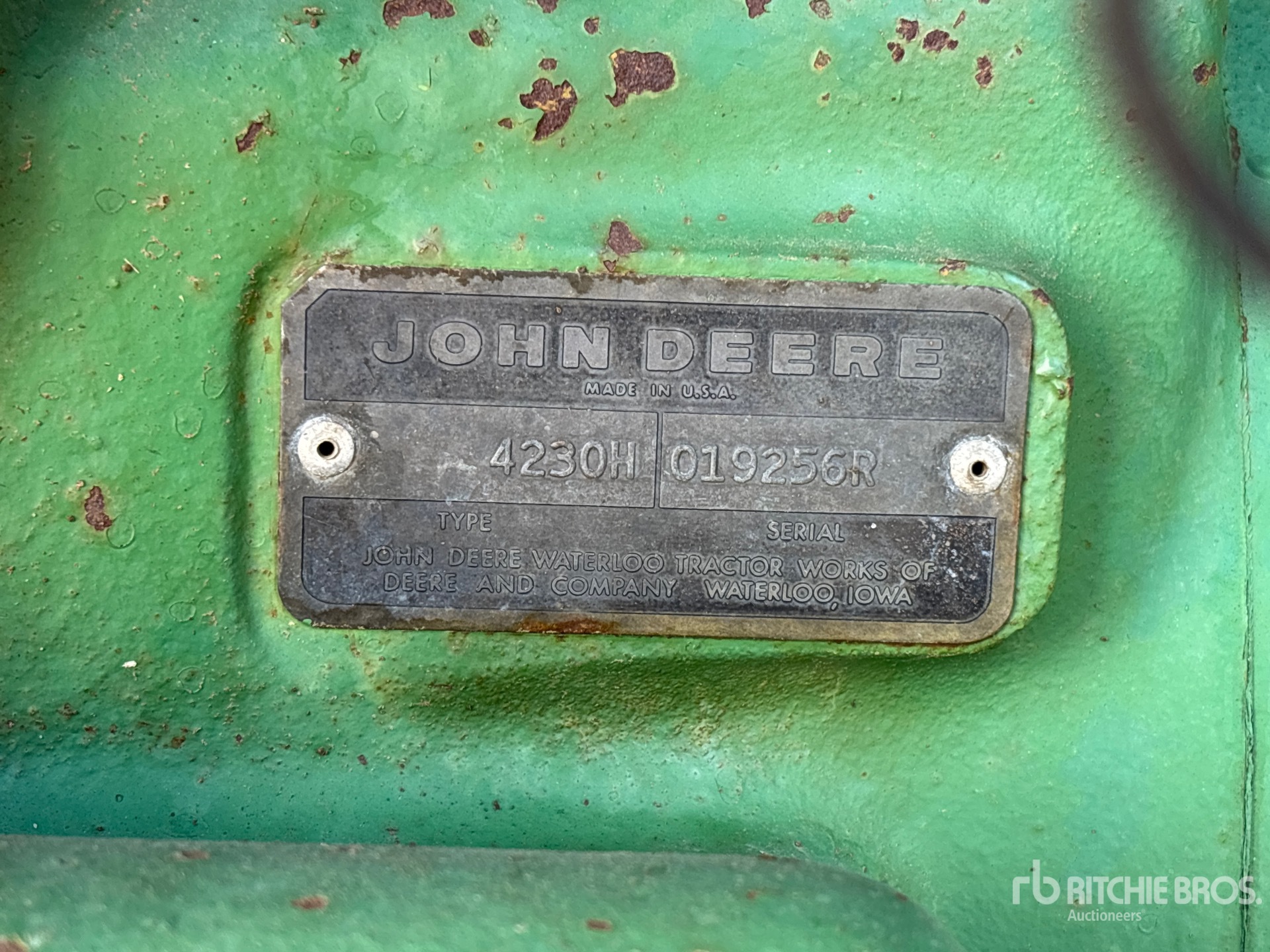 John Deere 4230