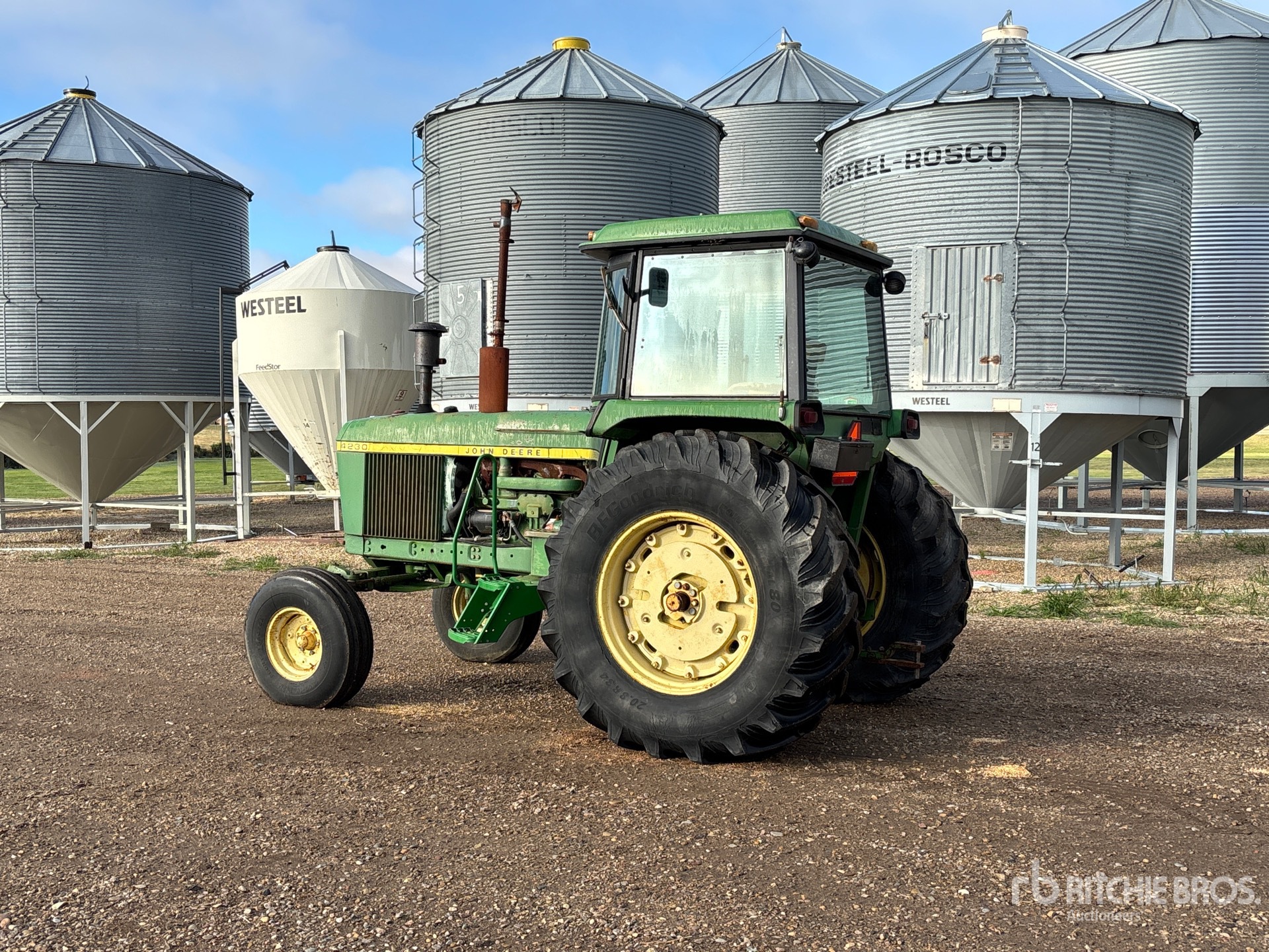 John Deere 4230