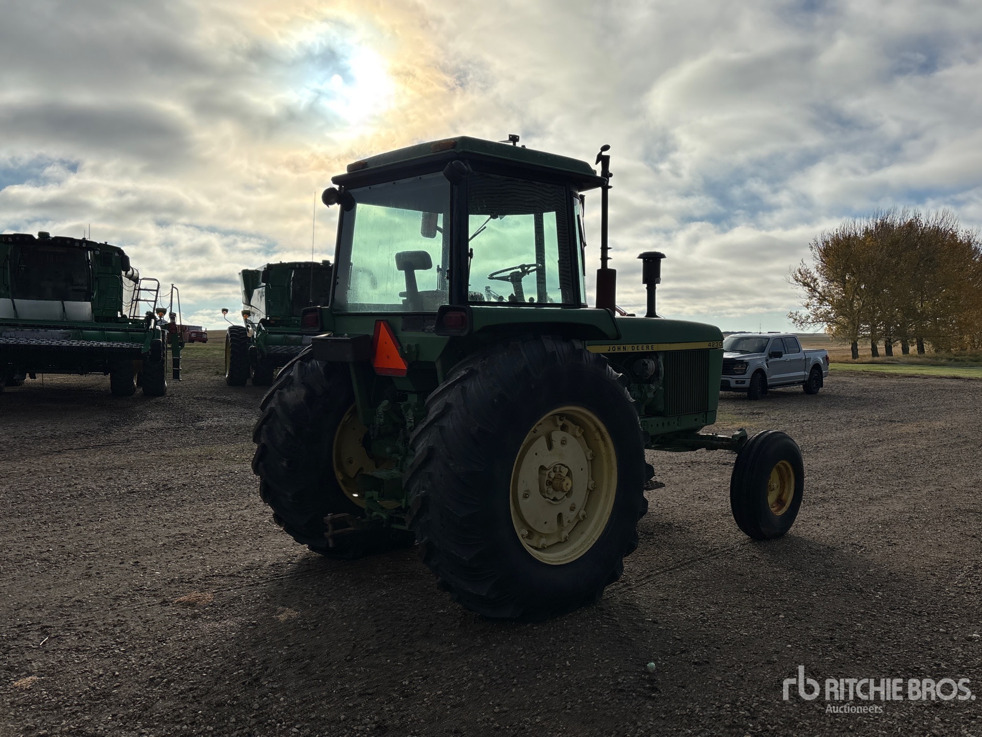 John Deere 4230