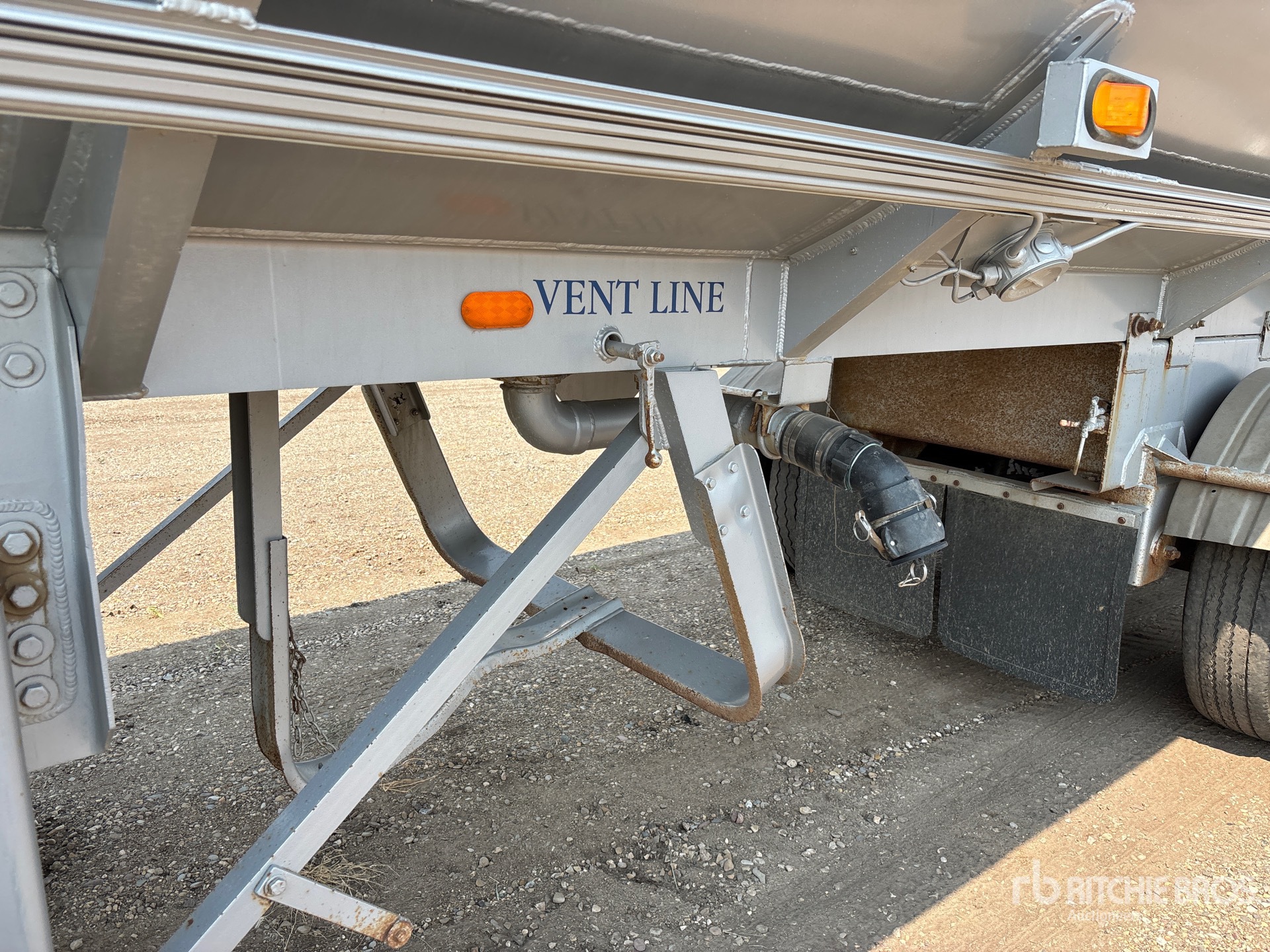 1997 Advance 10000 GAL TRI/A
