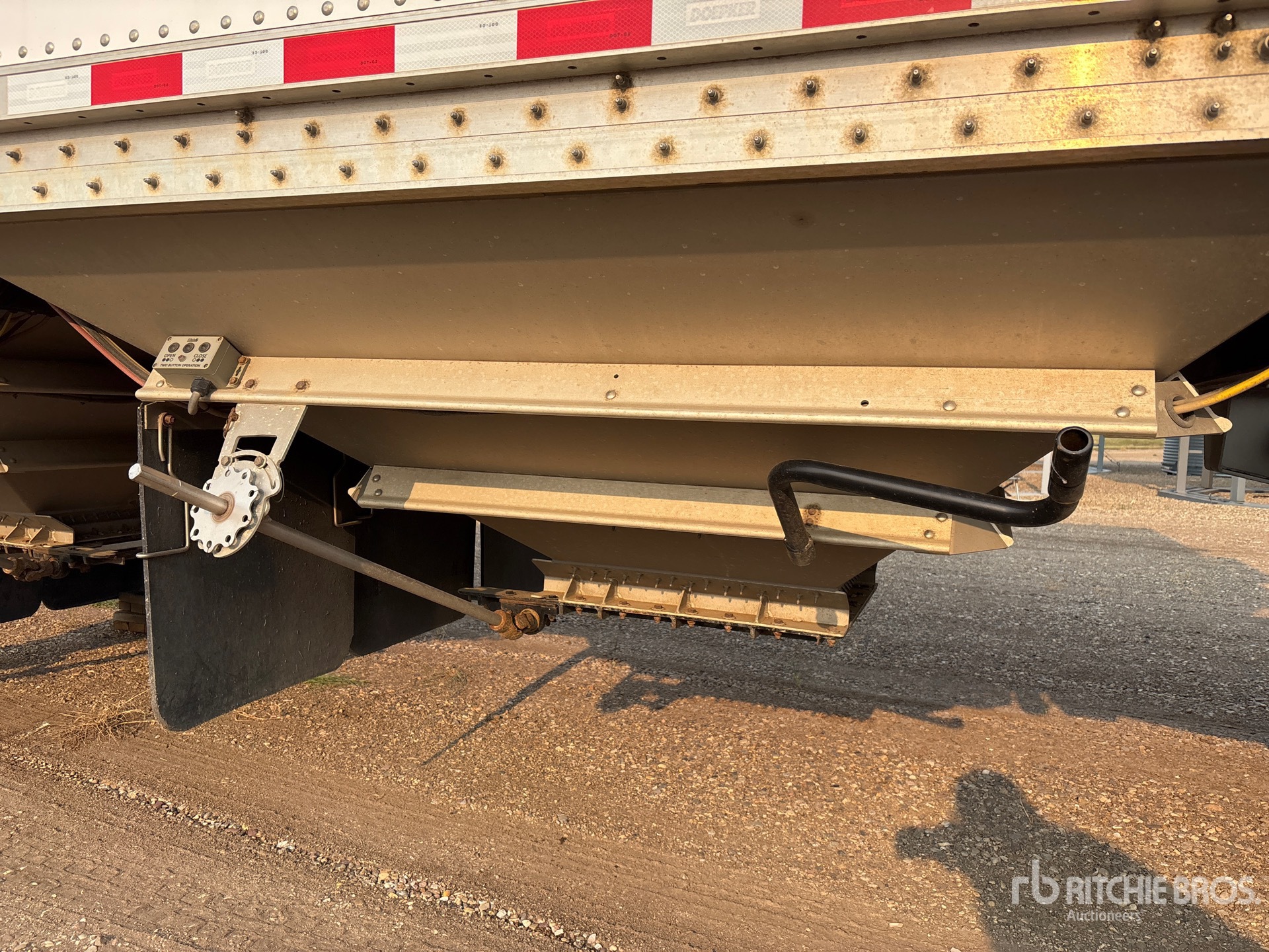 2018 Doepker 28 FT TRI/A SUPER B-TRAIN LEAD